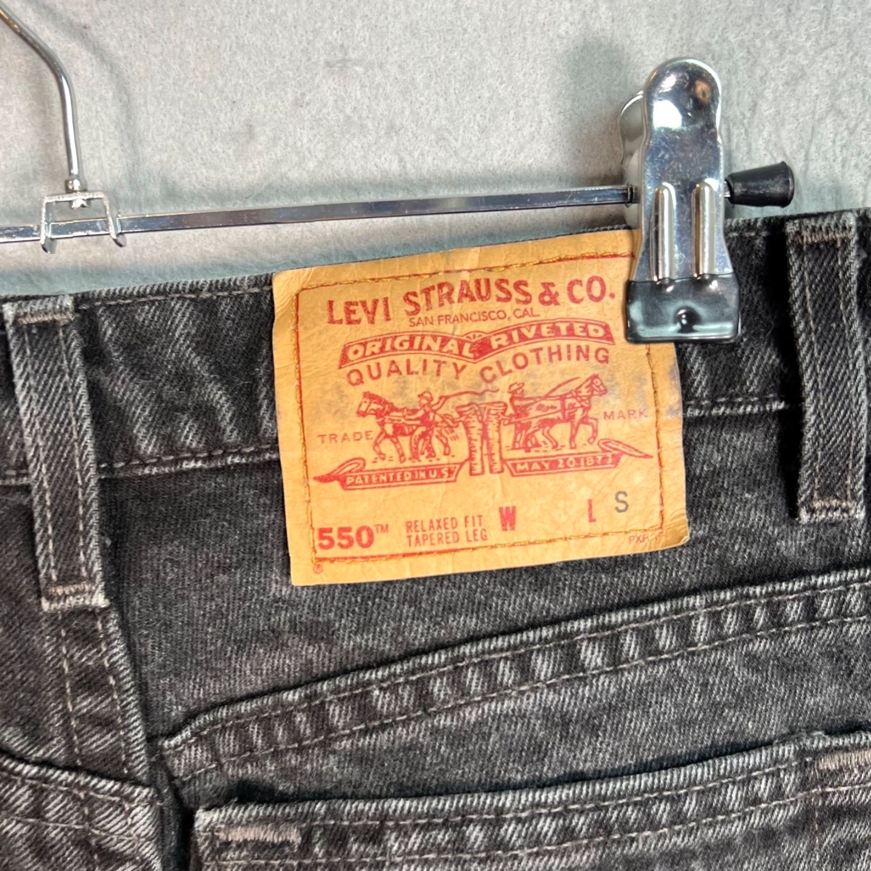 Levi's VINTAGE Levi's 550 Jeans Womens Size 8 Regular Black Denim 28 Inseam 5-Pocket Relaxed Tapered Leg Size 30" / US 8 / IT 44 - 3 Thumbnail