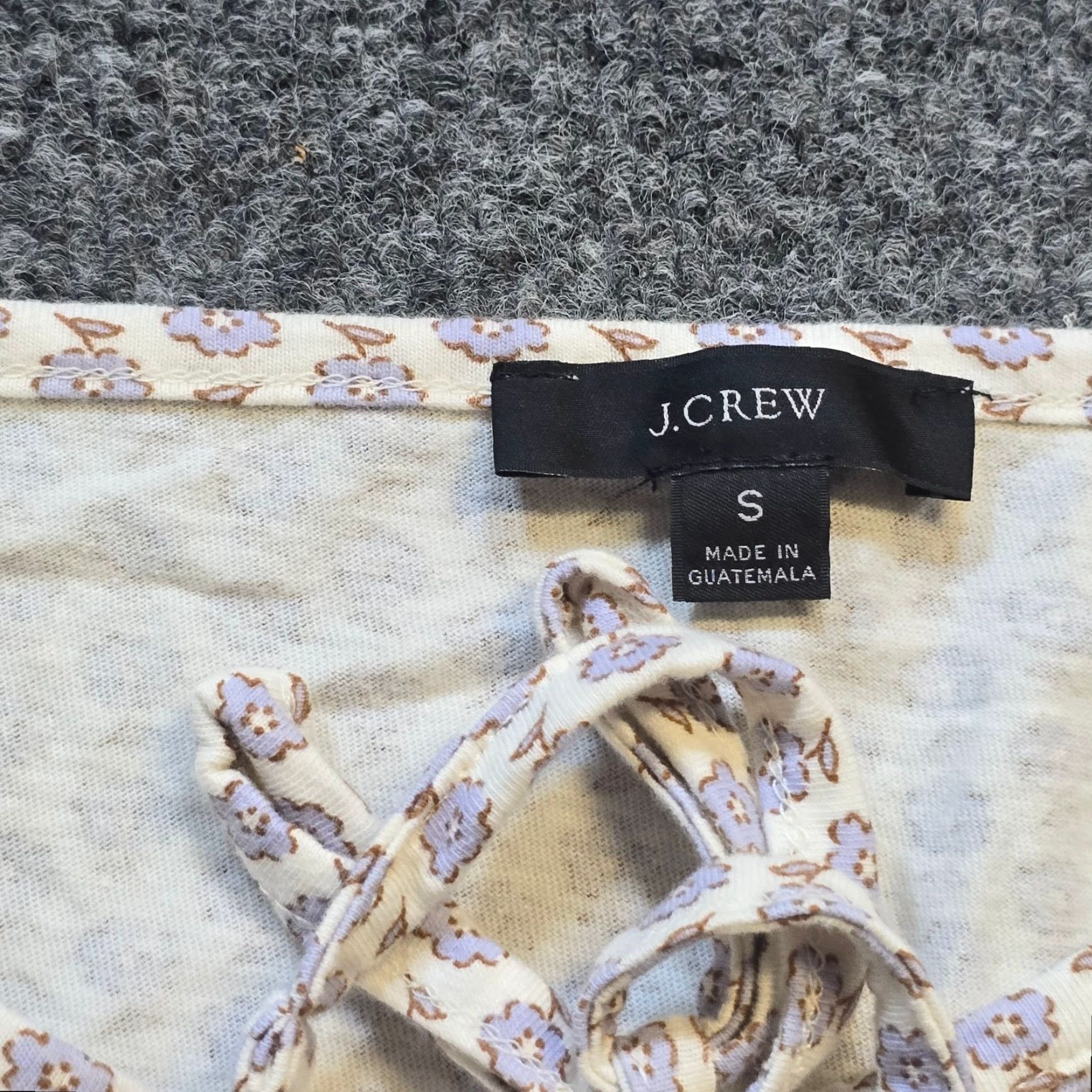 J.Crew J.CREW Blouse Shirt Womens Small Purple White Floral 1/4 Button Peasant Career Knit Lightweight Casual Long Sleeve Round Neck Buttoned Cuff Size S / US 4 / IT 40 - 3 Thumbnail