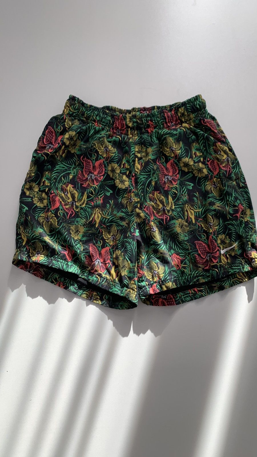Nike Nike Shorts Flower Allover Print Hawaiian Tour Yellow Size M Size US 33 - 1 Thumbnail