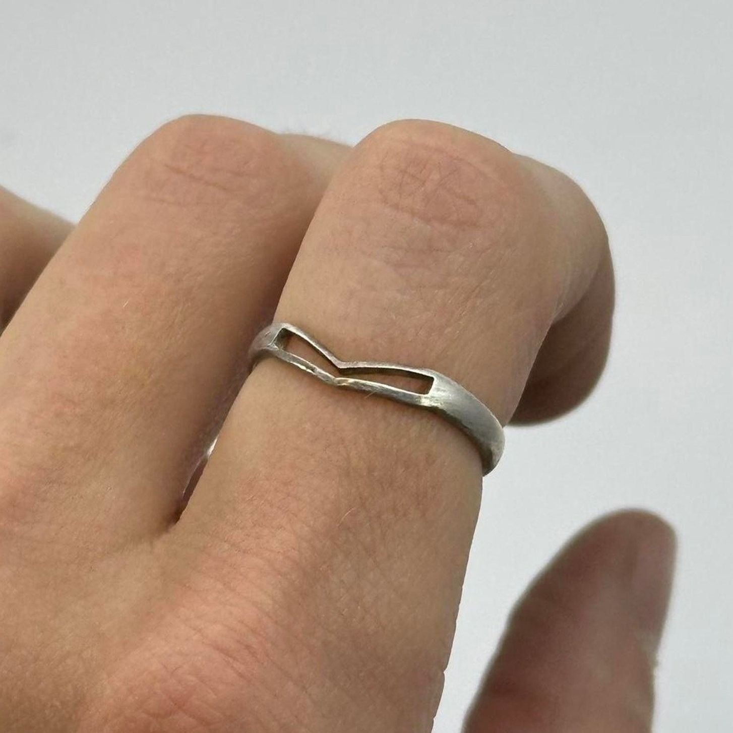 Vintage Vintage Silver Weird Ornamental Wire Basic Boho Band Ring Size ONE SIZE - 1 Thumbnail