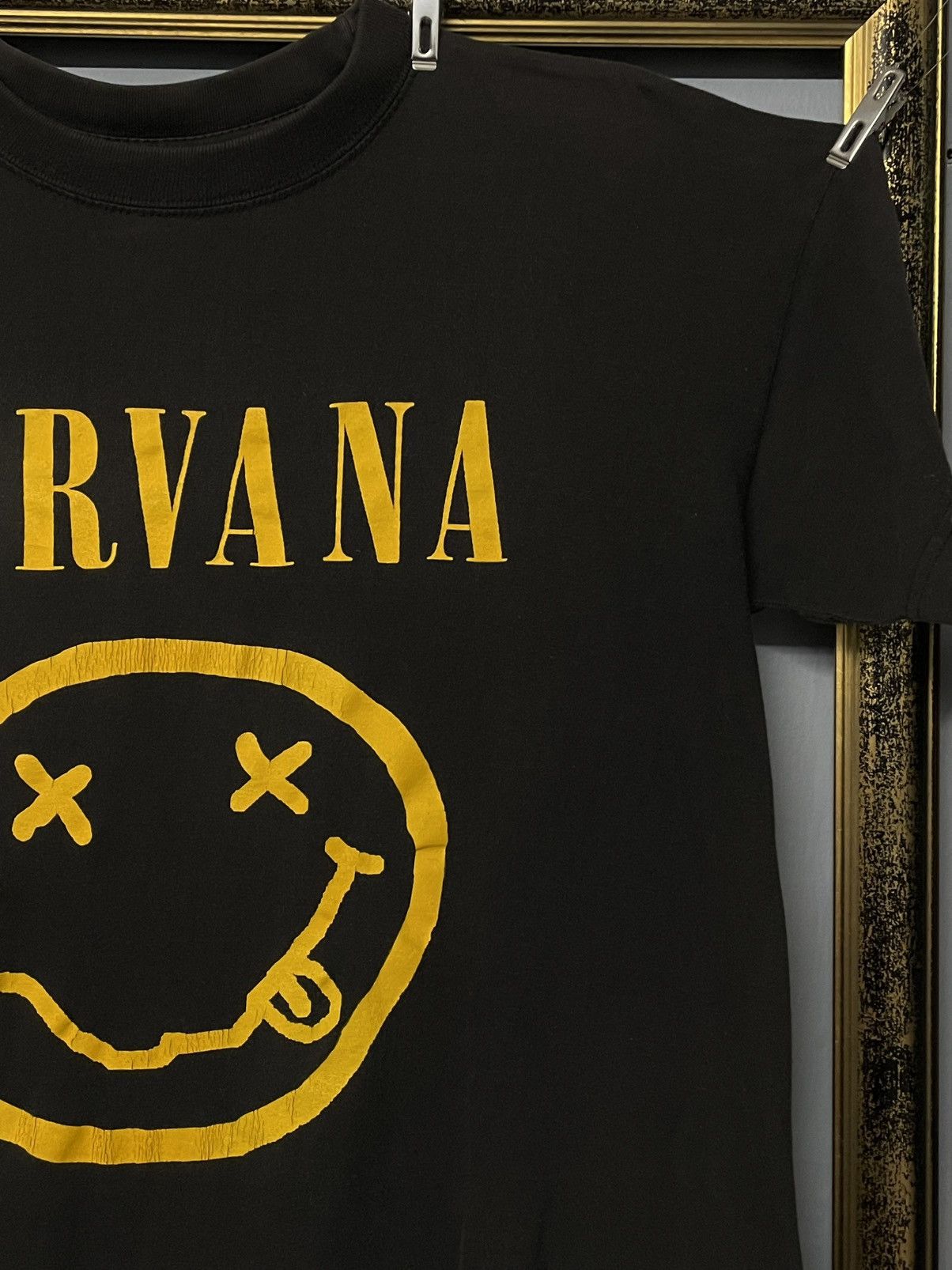 Vintage Vintage 90s Og Nirvana Smiley Grunge Boxy Europe Tag Tshirt Size US S / EU 44-46 / 1 - 5 Thumbnail