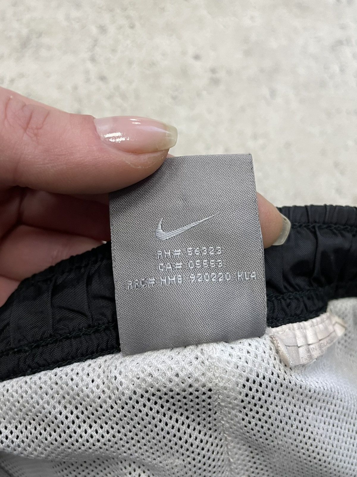Nike Nike drill nylon pants minimal logo sport streetwear style Size US 34 / EU 50 - 9 Thumbnail