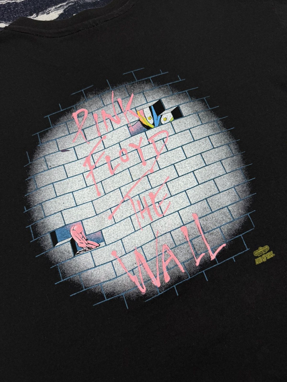 Band Tees Vintage pink floyd the wall 1982 gerard scarfe tshirt Size US XL / EU 56 / 4 - 18 Thumbnail