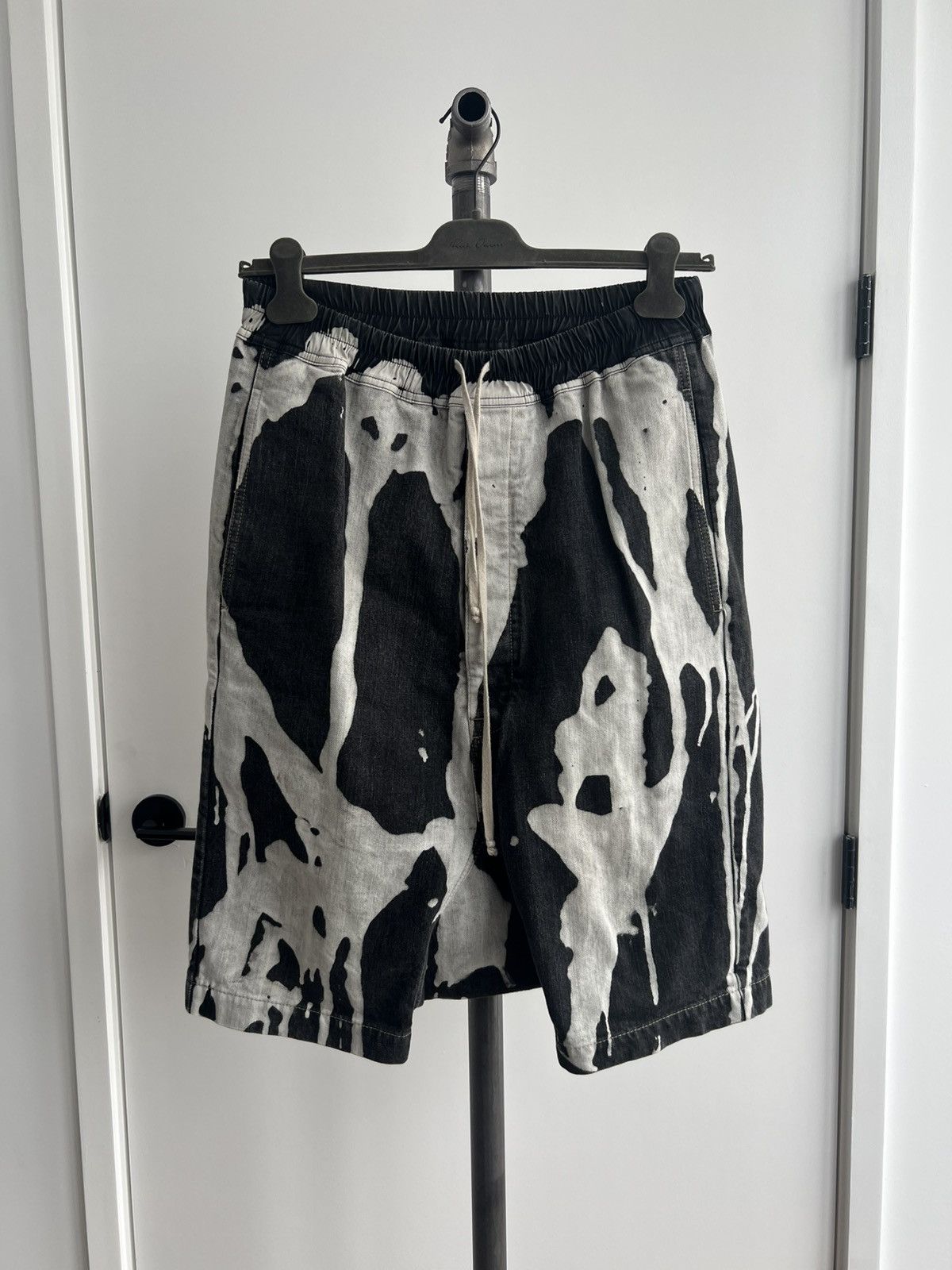 Pre-owned Rick Owens Fw16 Mastodon Bleach Vomit Denim Pod Shorts In Black