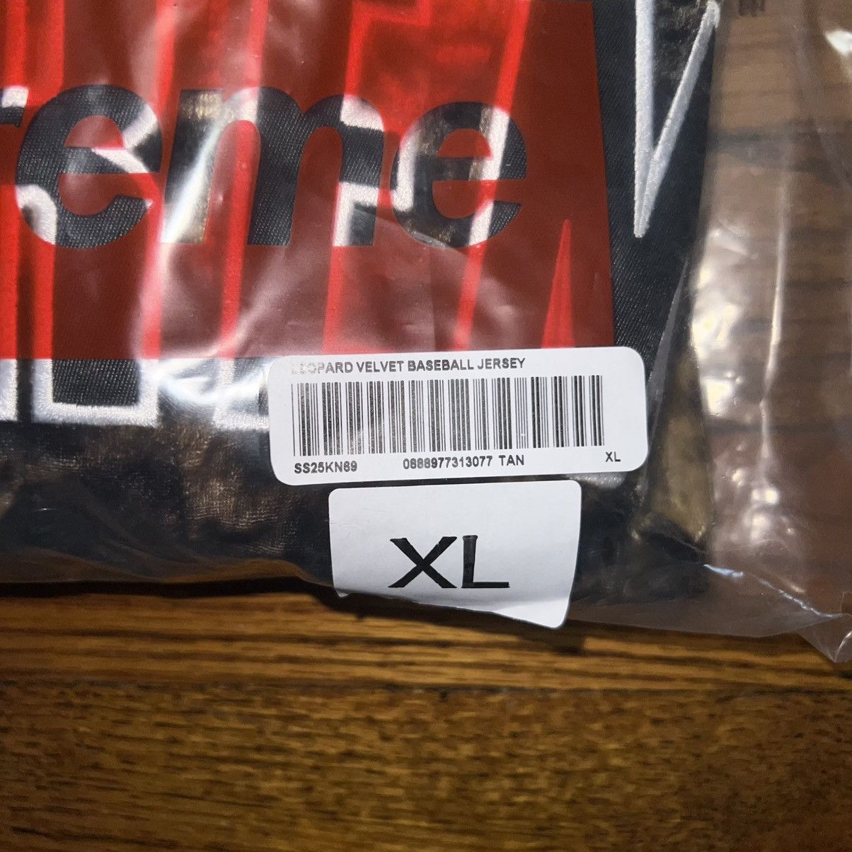 Supreme Supreme Velvet Baseball Jersey Leopard Size: Extra Large Size US XL / EU 56 / 4 - 3 Thumbnail