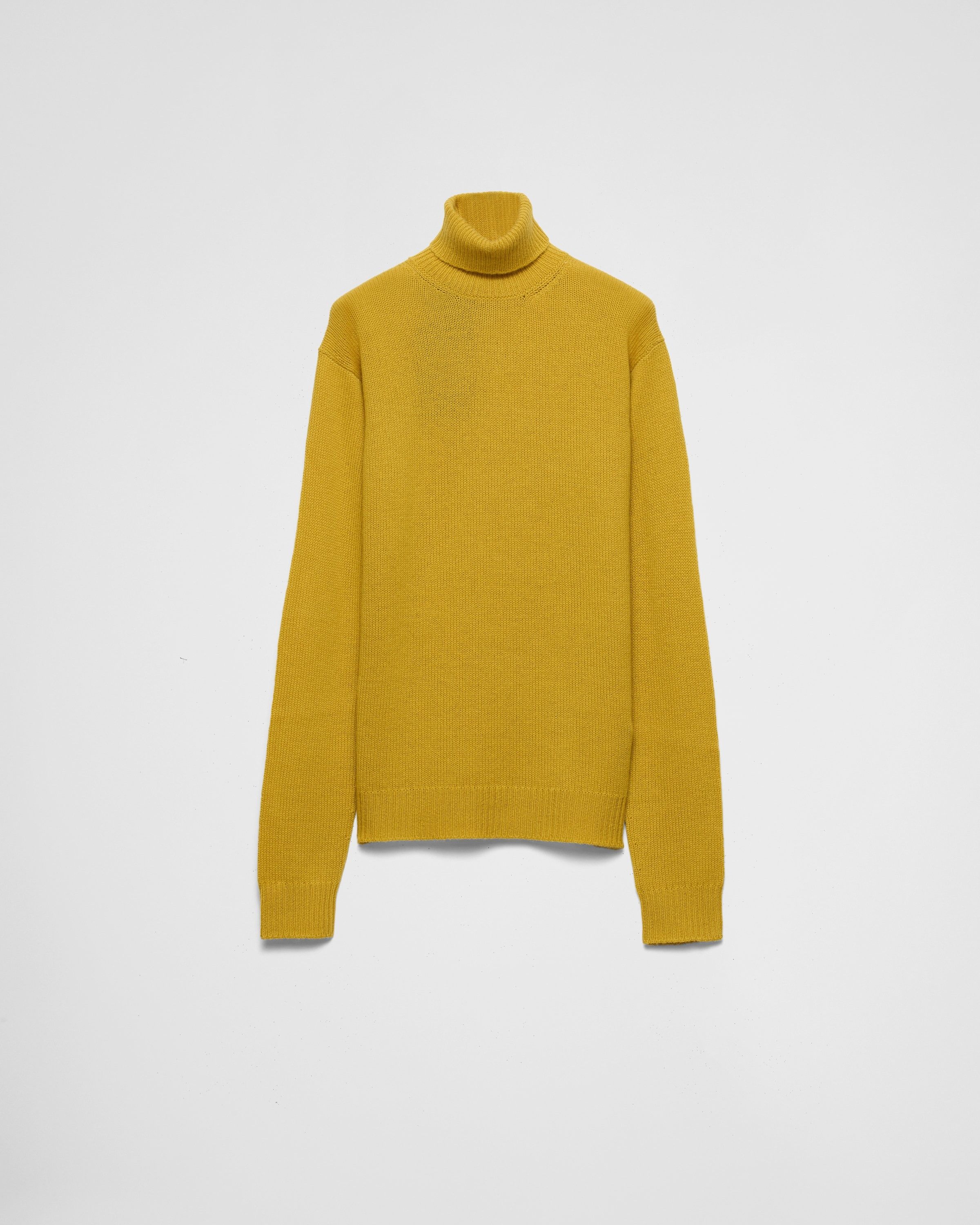o1bcso1str1025 Cashmere Turtleneck Sweater in Yellow