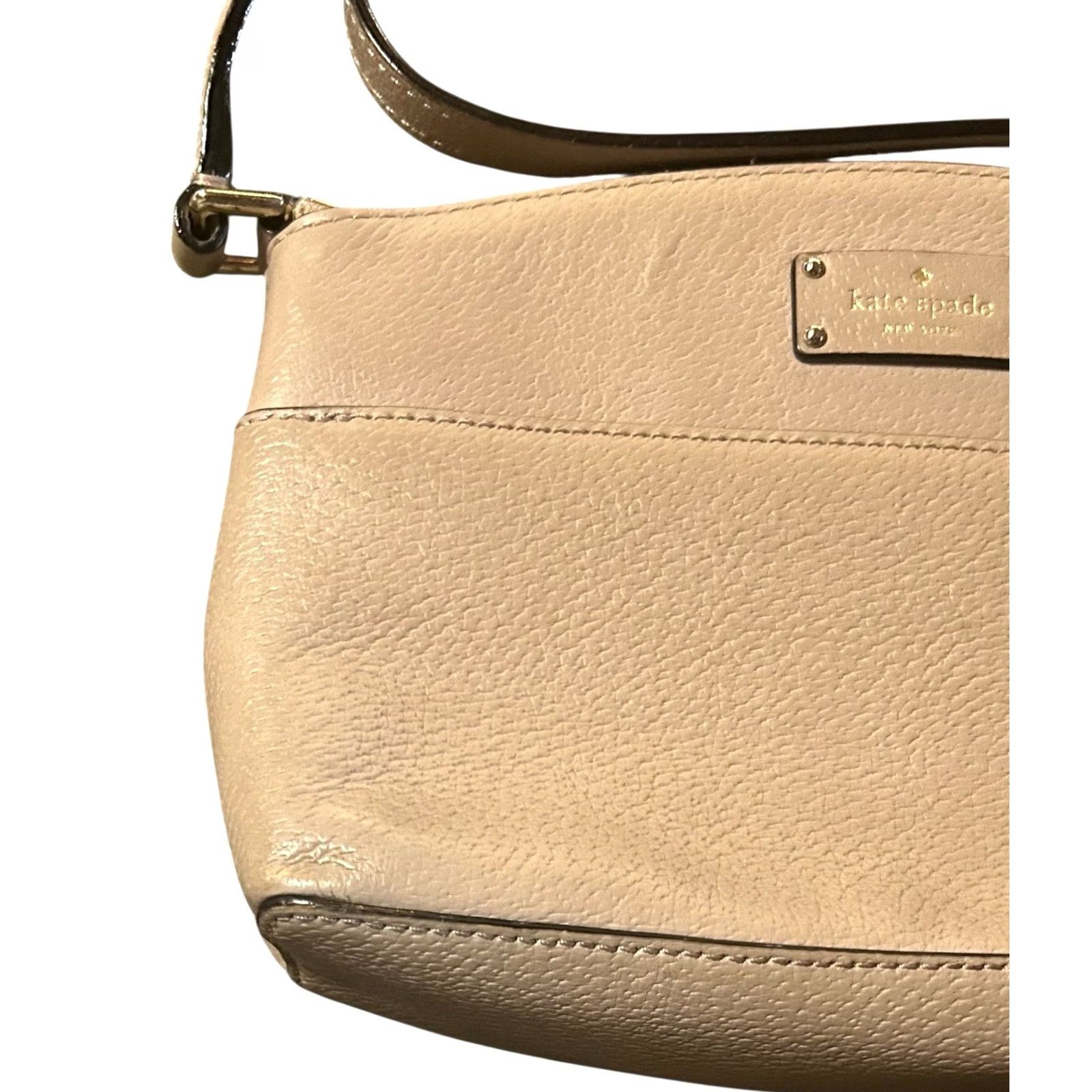 Vintage kate spade new york Cobble Hill Crossbody Bag Purse Taupe Small Leather Pebbled Zip Adjustable Strap Women Mens? No; Women Size ONE SIZE - 3 Thumbnail