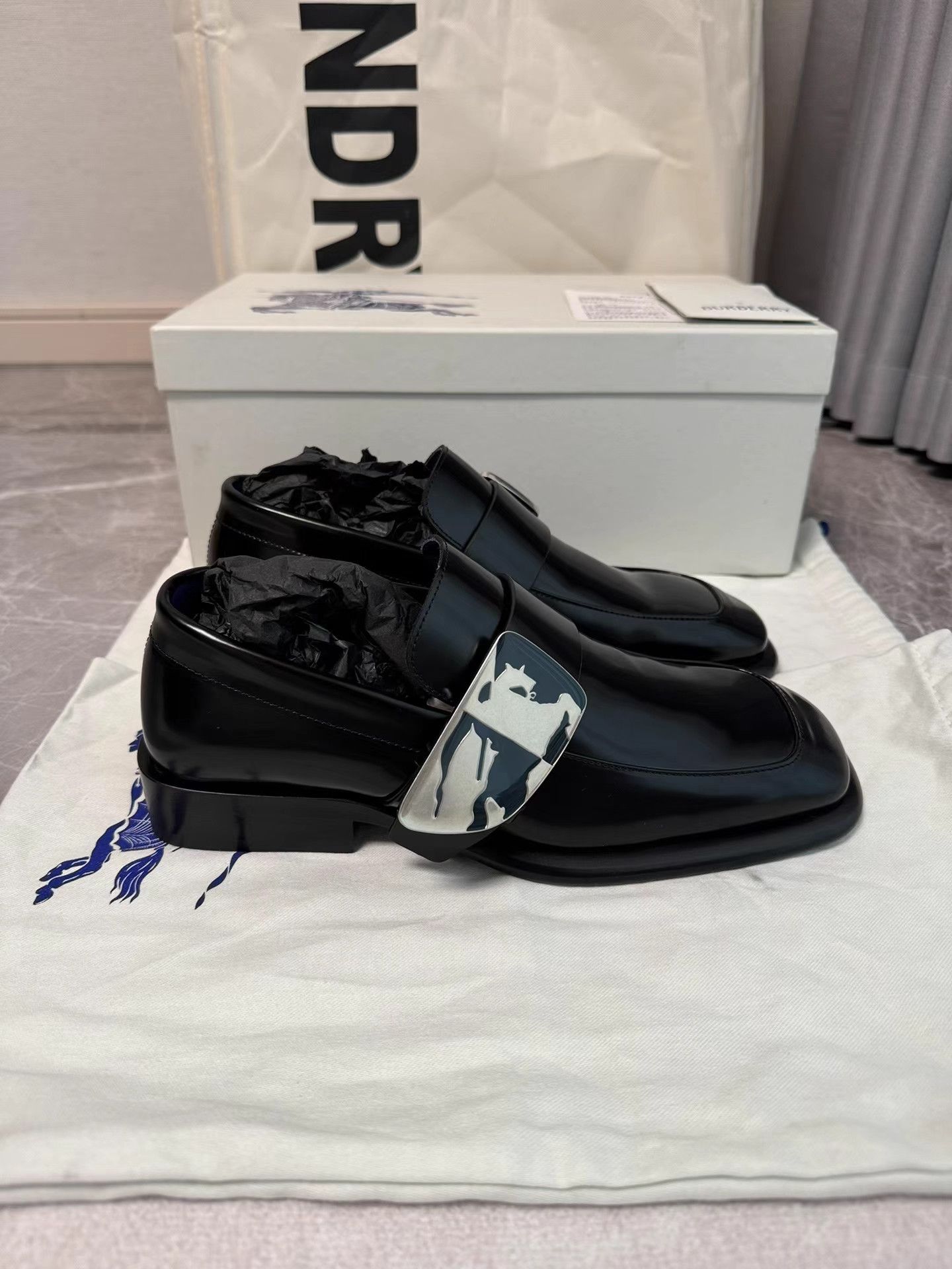 Burberry Burberry Shield Loafers K6 Size US 7 / IT 37 - 3 Thumbnail