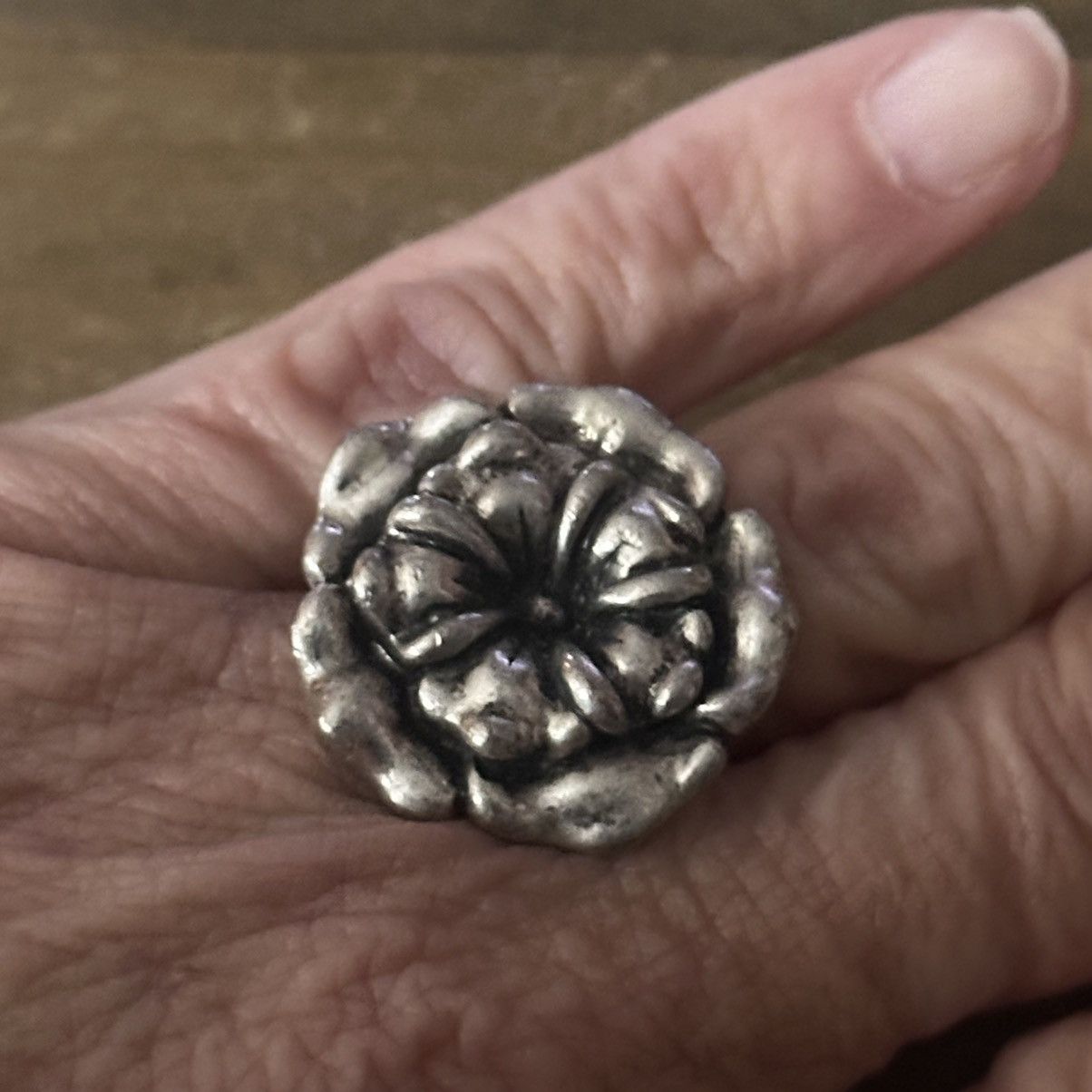 Other Vintage silver tone flower ring Size ONE SIZE - 7 Thumbnail