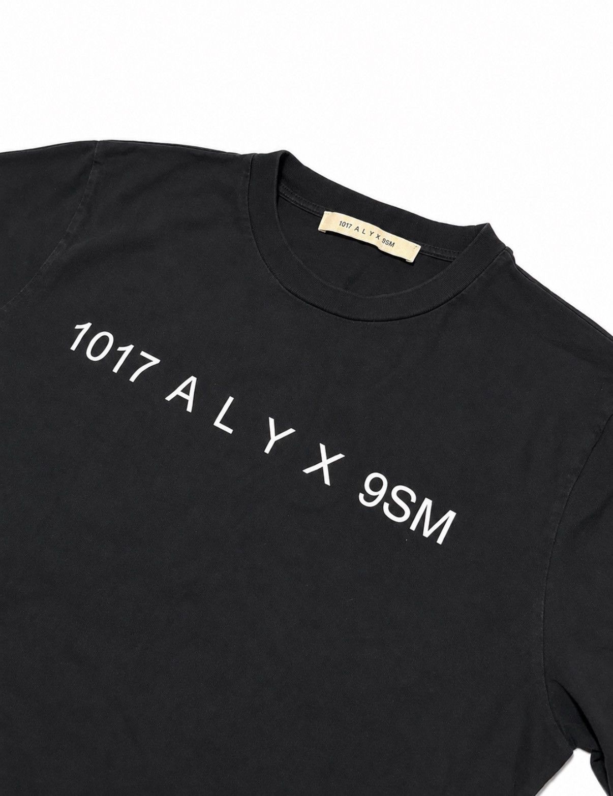1017 ALYX 9SM 1017 Alyx 9SM Logo Shirt in Black Size US M / EU 48-50 / 2 - 3 Thumbnail