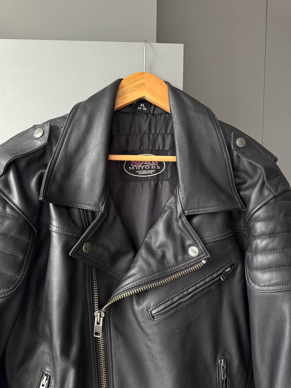 Vintage Vintage Spirit Motors Biker Leather Jacket Size US XL / EU 56 / 4 - 4 Thumbnail