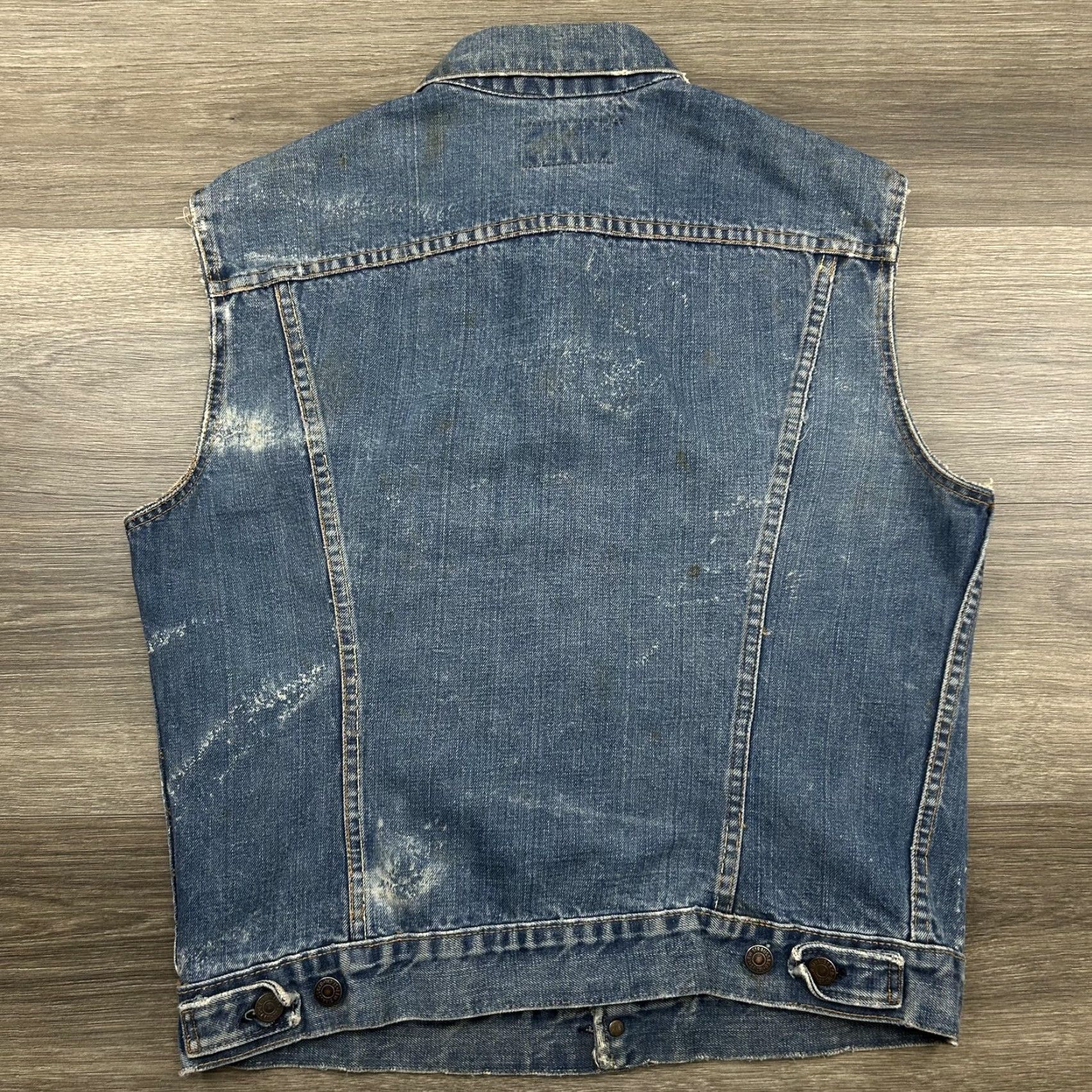 Levi's VINTAGE Levi's Denim Vest Biker Shirt Mens 44 Regular Blue 60s Patch Pins Motorcycle Leather Waistband Patch Embroidered Button Front Size US S / EU 44-46 / 1 - 2 Thumbnail
