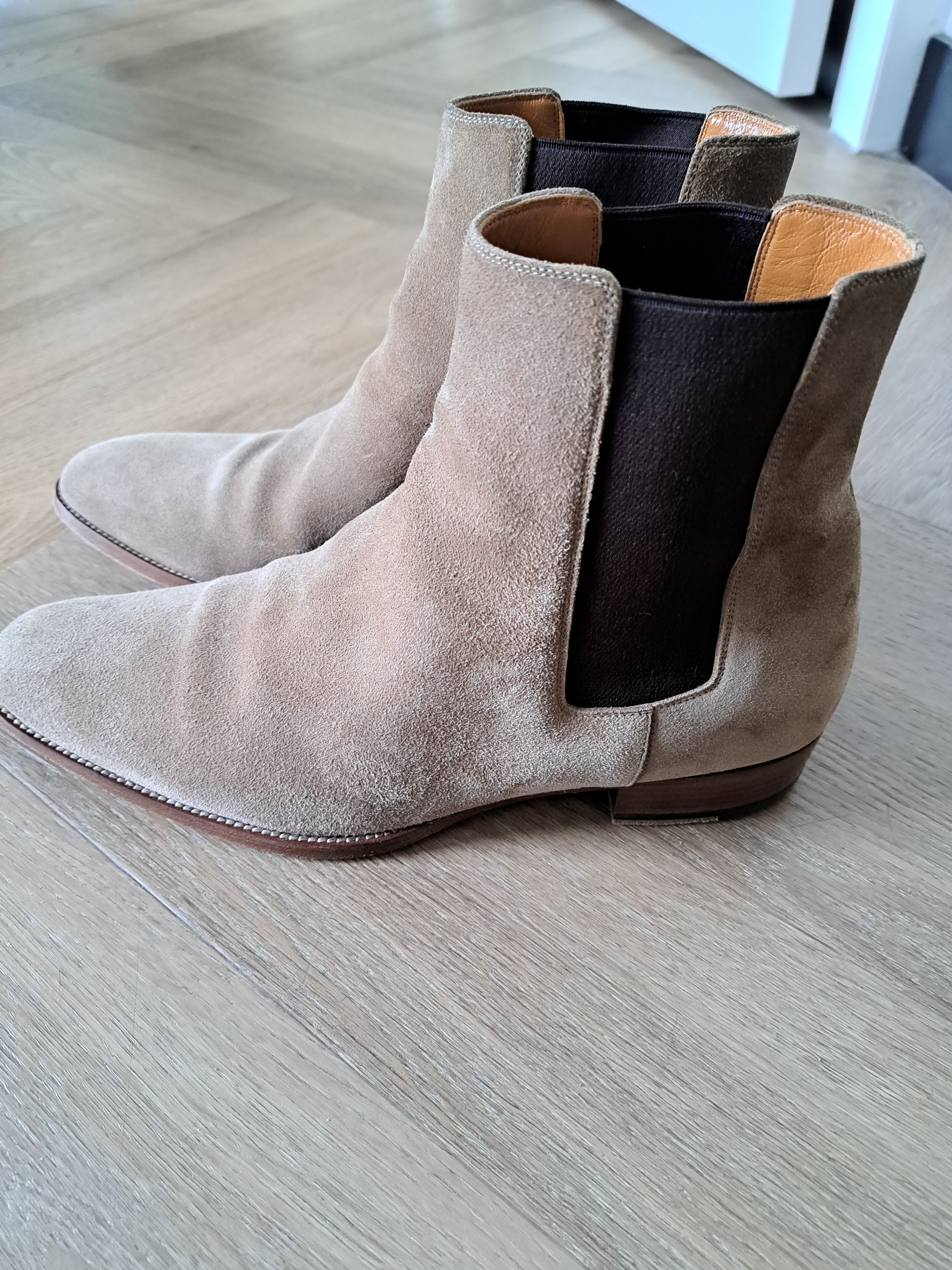 SAINT LAURENT PARIS　Suede Chelsea Boots wyatt chelsea boots in suede | Saint Laurent | YSL SE