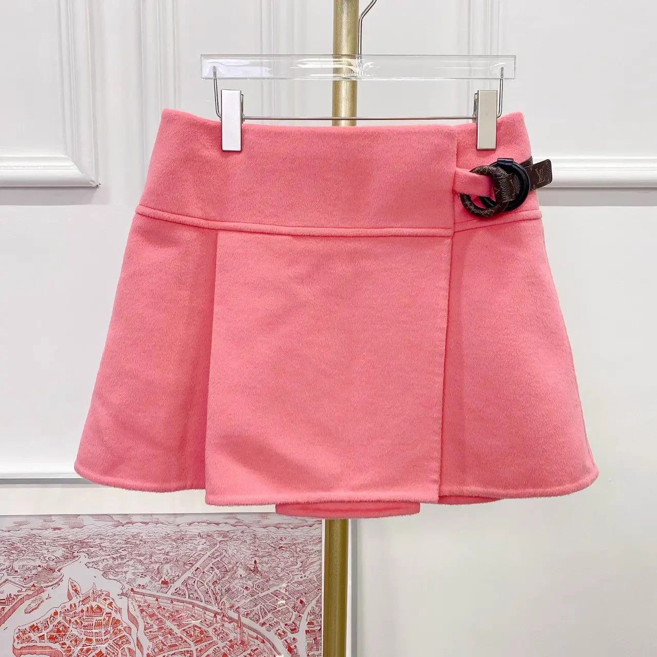 Louis Vuitton Louis Vuitton women's pink skirt 38 Size 27" / US 4 / IT 40 - 1 Thumbnail