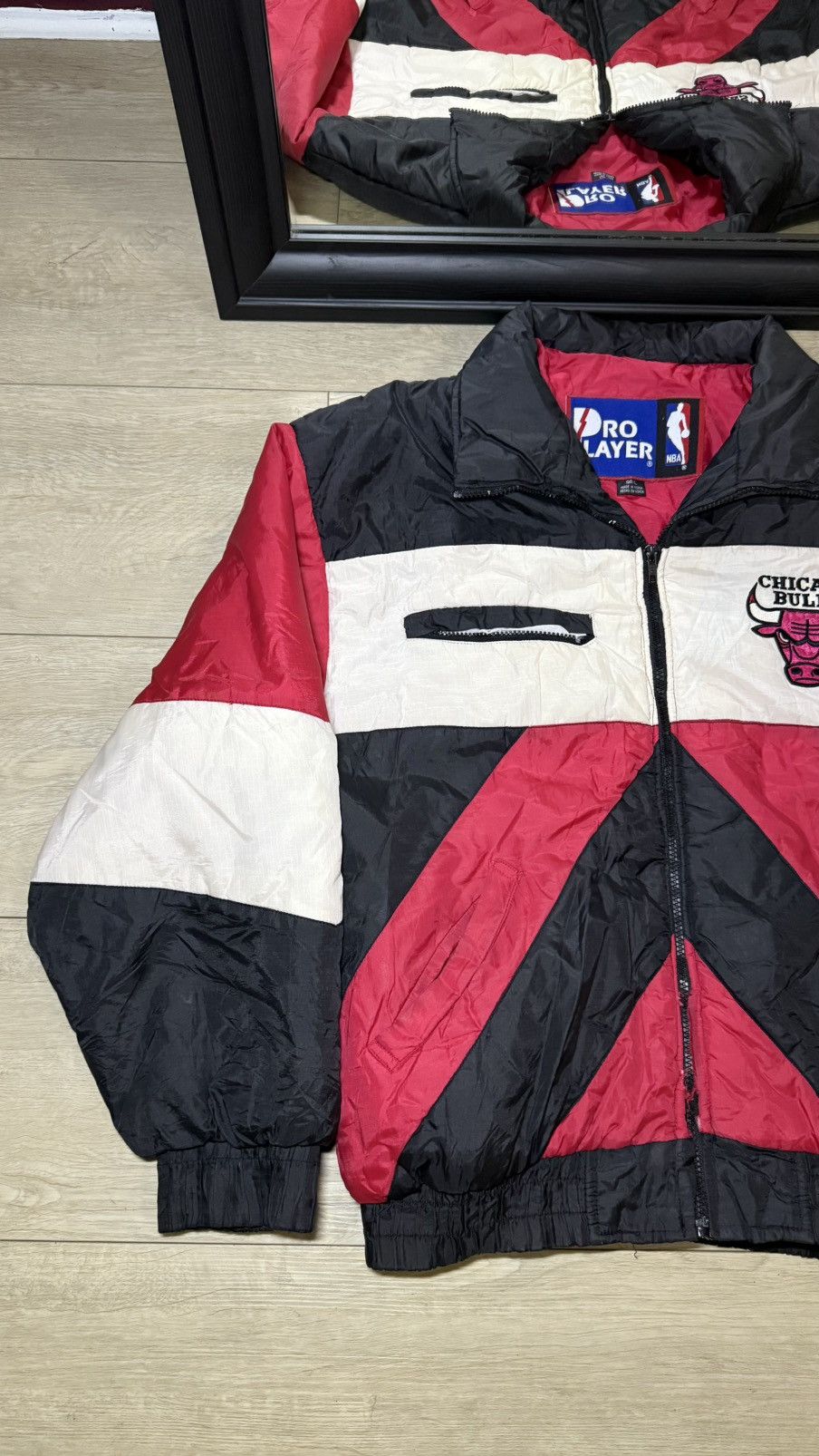 Vintage 1990s Chicago Bulls Pro Player Zip Up Windbreaker