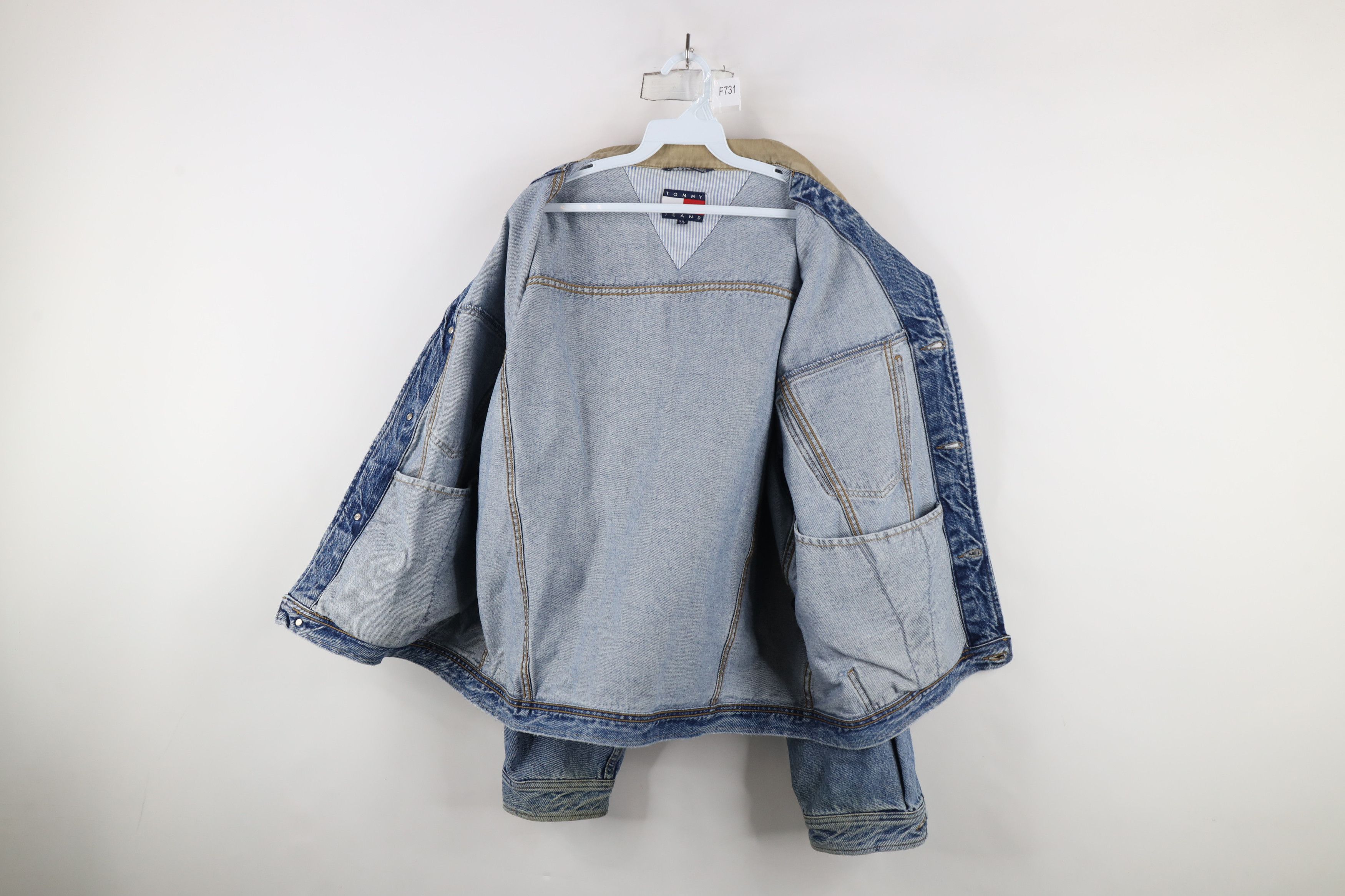Tommy Hilfiger × Vintage Vintage 90s Tommy Hilfiger Spell Out Denim Trucker Jacket Size US XXL / EU 58 / 5 - 11 Thumbnail