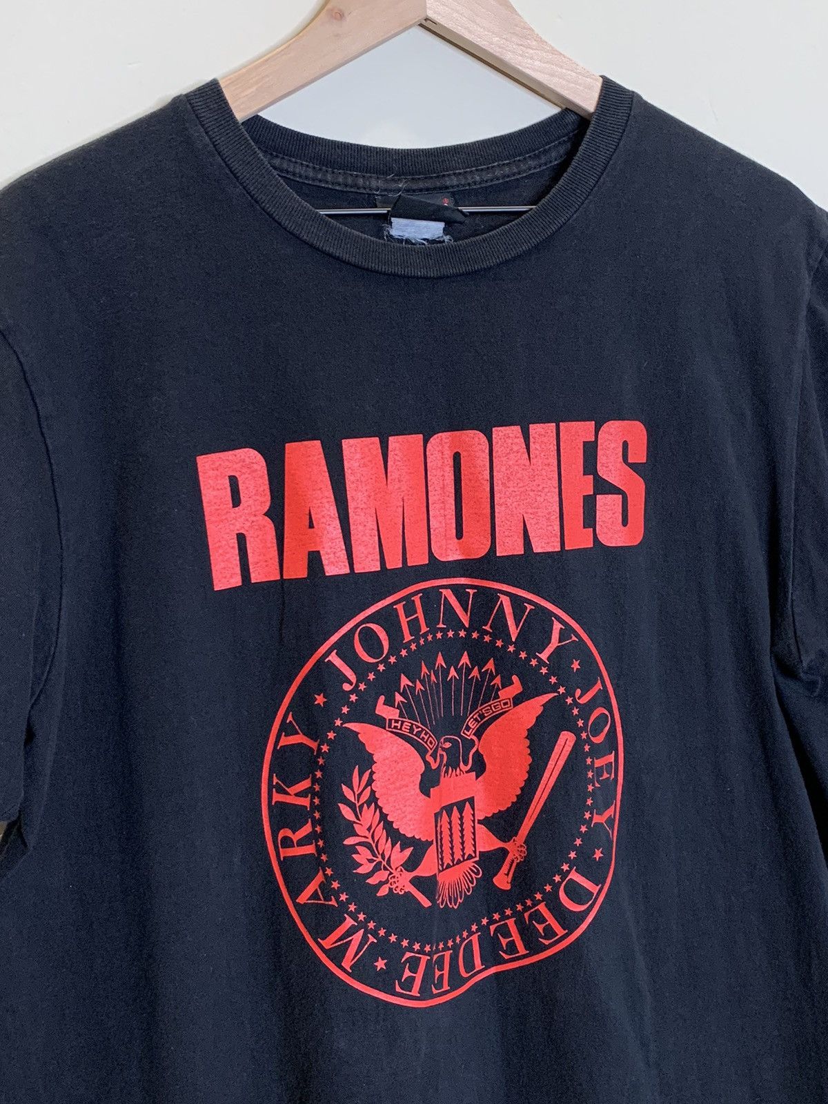 Band Tees × Vintage *RARE* Vintage The Ramones Mania Wall of Fame Band T-Shirt Size US XL / EU 56 / 4 - 3 Thumbnail