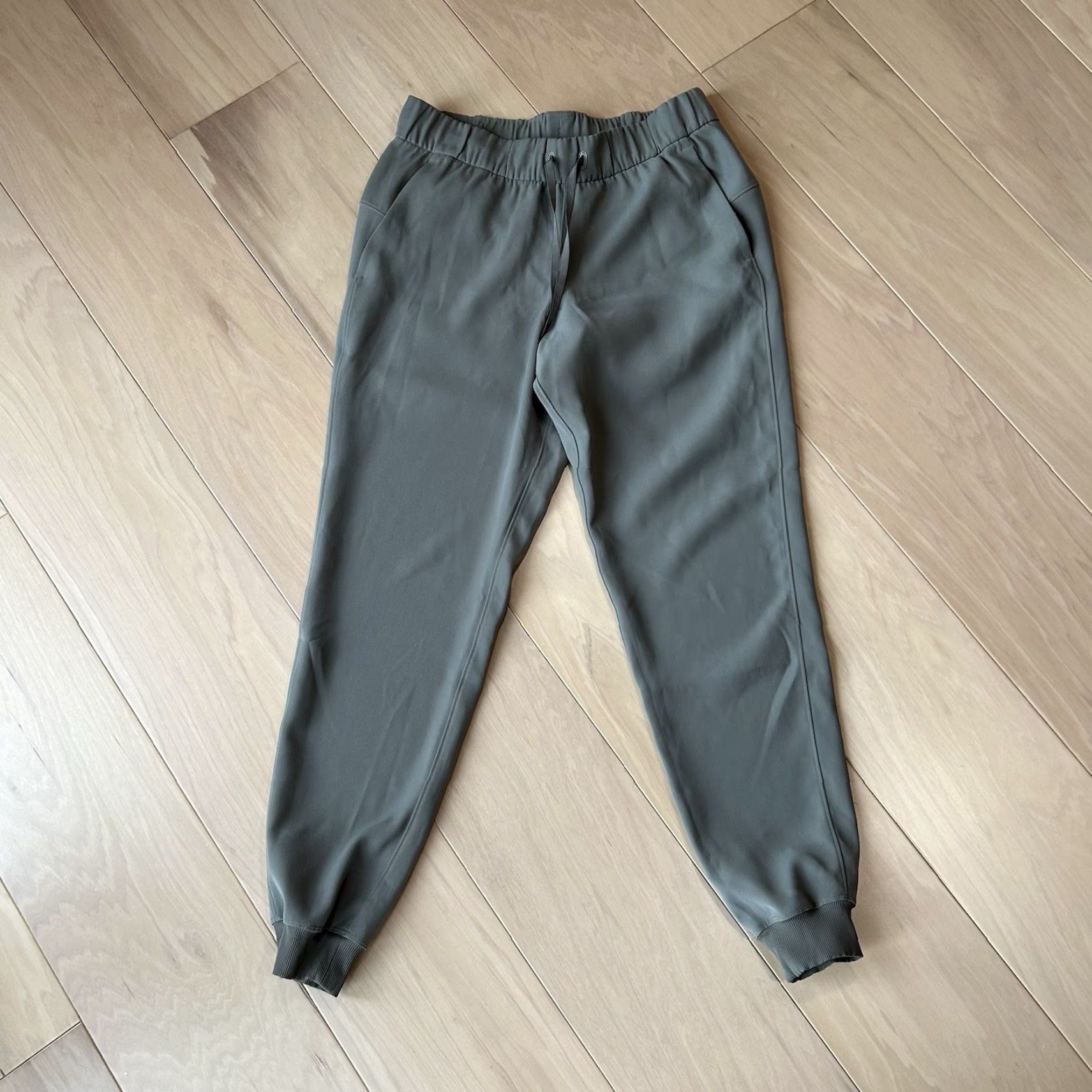 Lululemon Lululemon Luxtreme Jogger Taupe Women’s 6 Regular Inseam 27 Pockets Machine Washable Ta op? Size 28" / US 6 / IT 42 - 2 Thumbnail