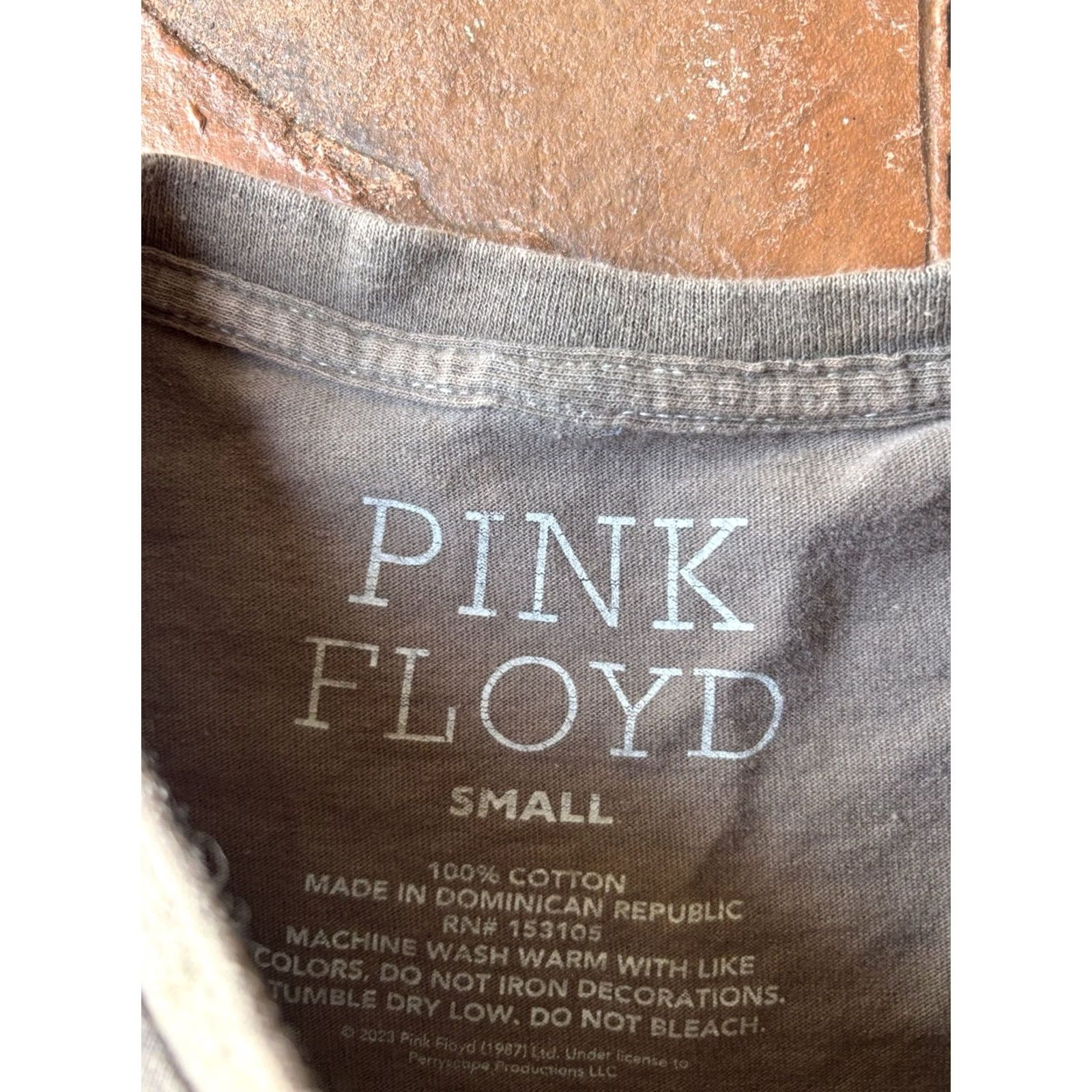 Vintage Pink Floyd The Division Bell 1994 Tour Band T-Shirt Small Modern Reprint Size US S / EU 44-46 / 1 - 2 Thumbnail