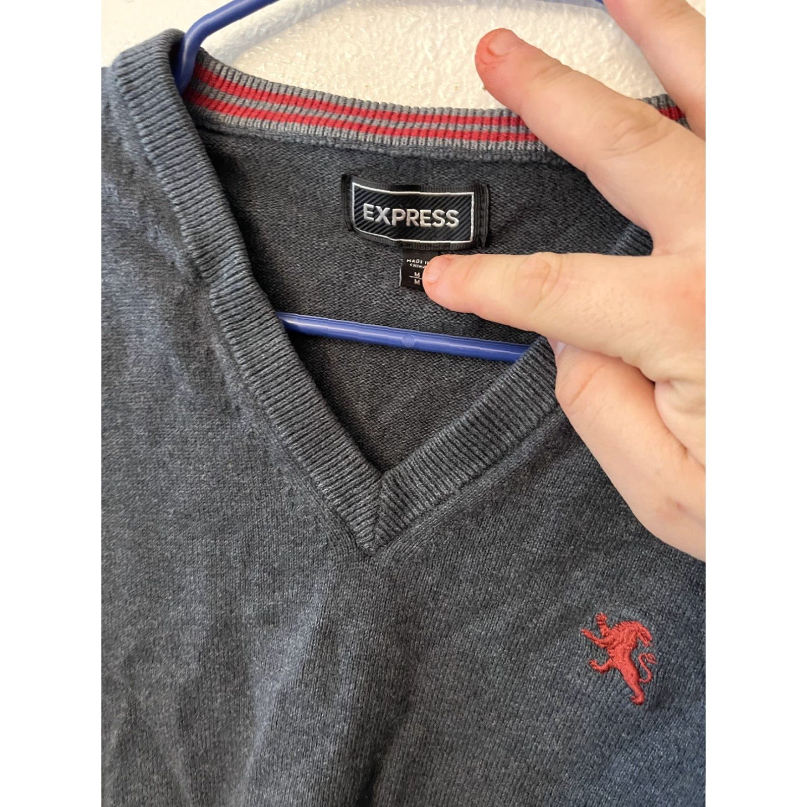 Express Express Mens Pullover V-Neck Sweater Size Medium Charcoal Gray Knit Cotton Long Sleeve Pullover Modern All Seasons Size US M / EU 48-50 / 2 - 3 Thumbnail