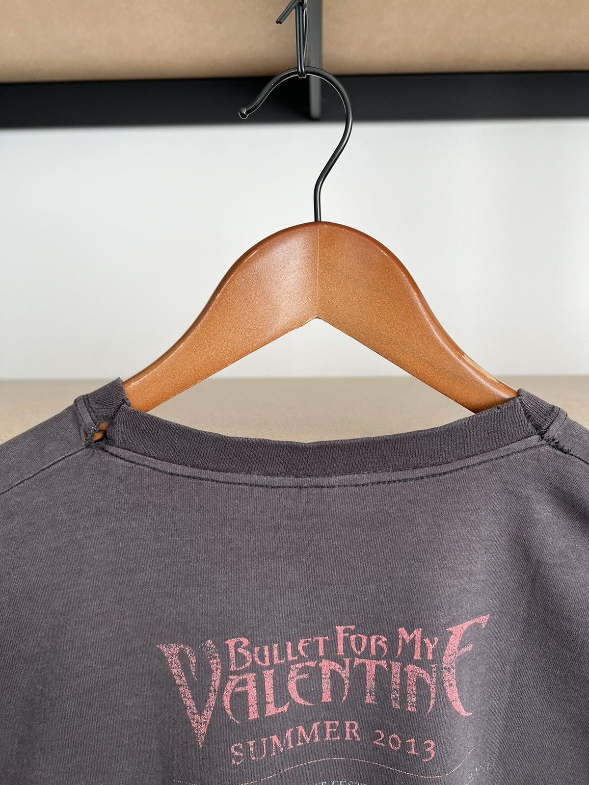 Band Tees Vintage 2013 Bullet for my Valentine Sun Faded Y2k T-shirt Size US M / EU 48-50 / 2 - 25 Thumbnail