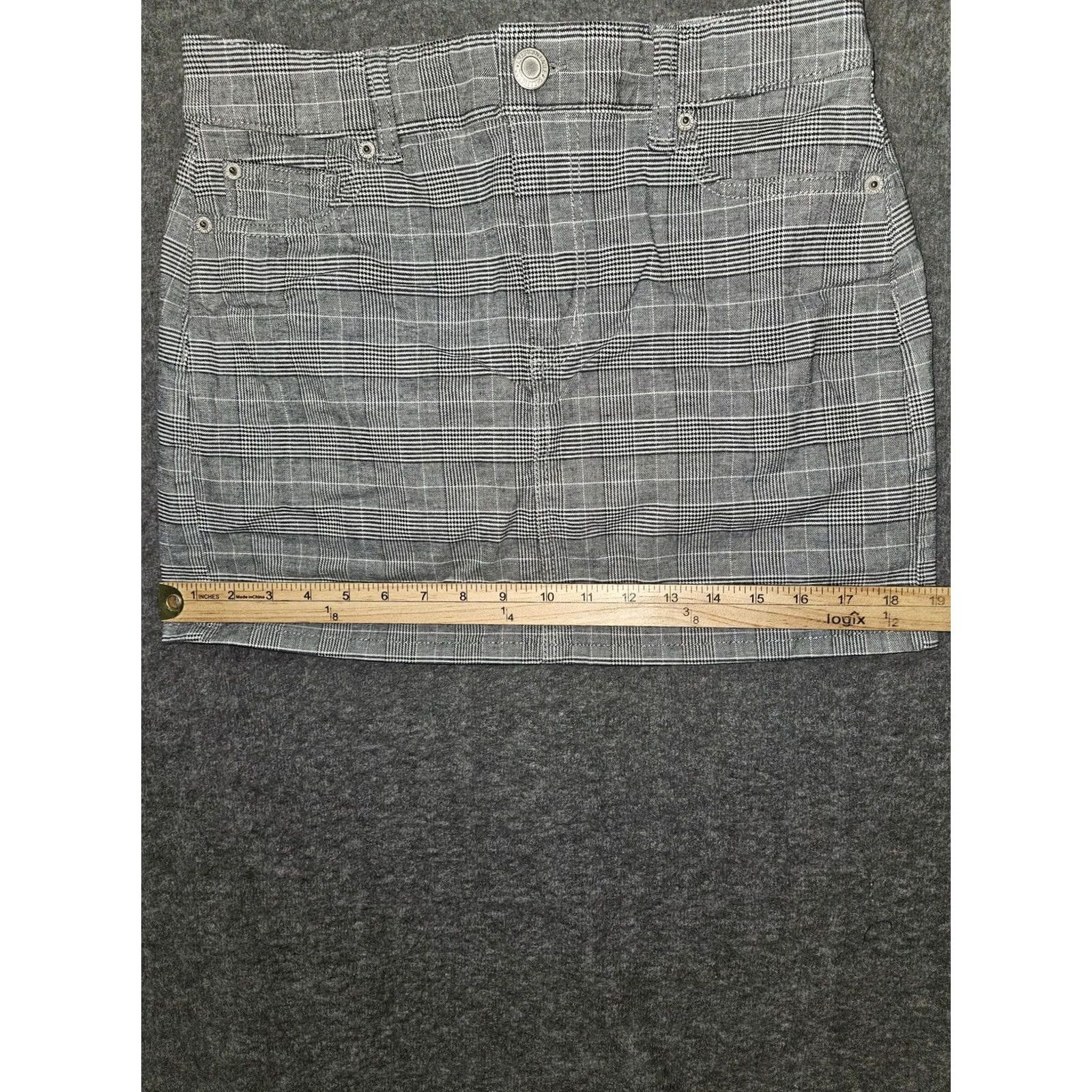 American Eagle Outfitters VINTAGE? No. American Eagle Outfitters Skirt Womens 4 Gray Plaid High Rise Mini Denim Stretch Shirt Womens 4 Gray Plaid High Rise Mini Jeans? Size 27" / US 4 / IT 40 - 5 Thumbnail