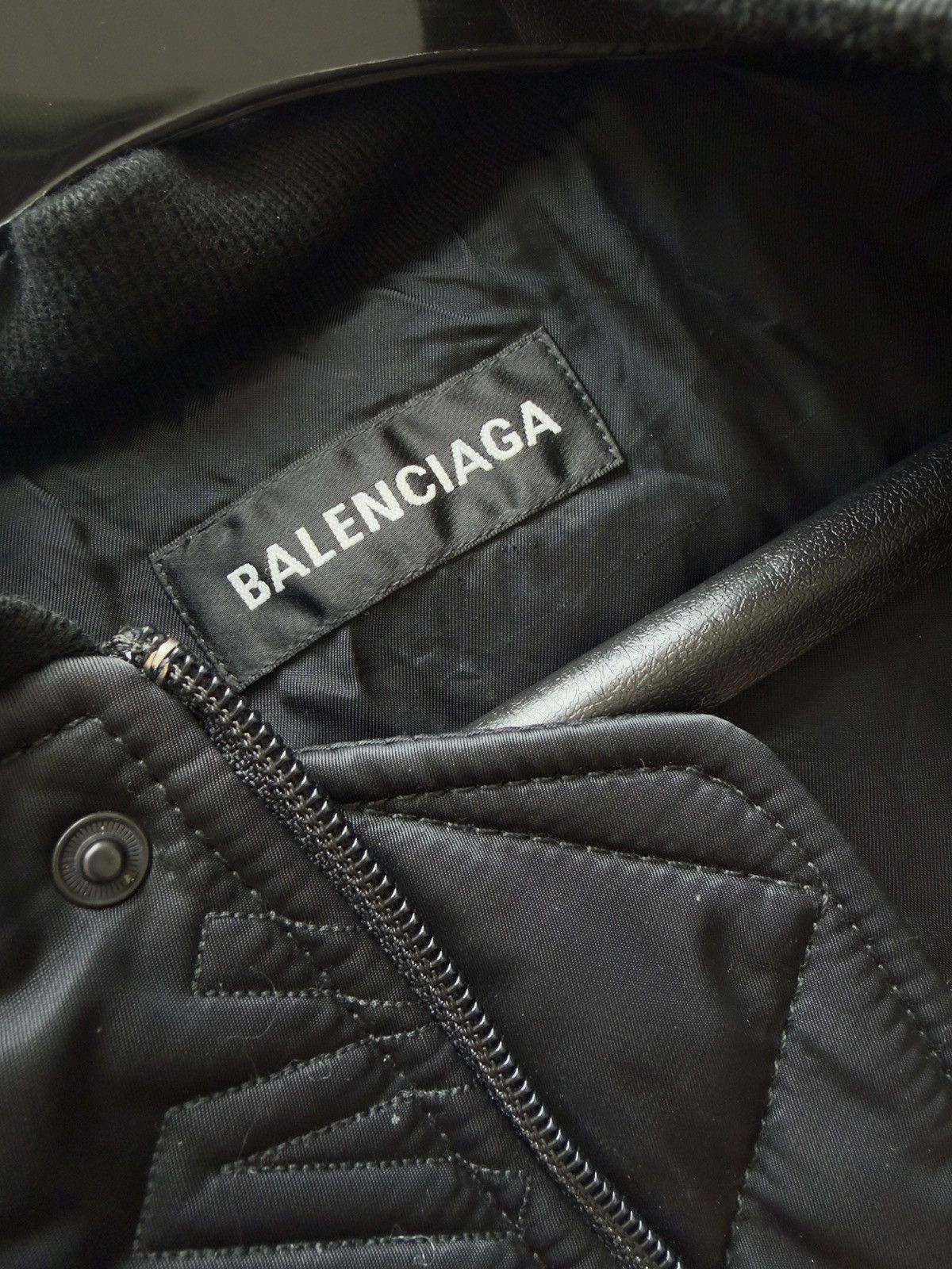 Balenciaga Balenciaga Embossed Logo Bomber Size US S / EU 44-46 / 1 - 3 Thumbnail