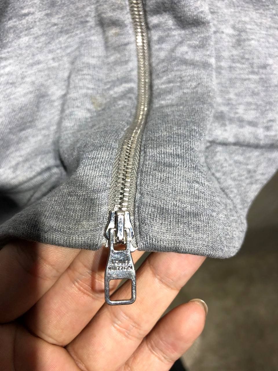 Louis Vuitton Louis Vuitton Gray Logo embossed Zip-up hoodie Size US M / EU 48-50 / 2 - 5 Thumbnail