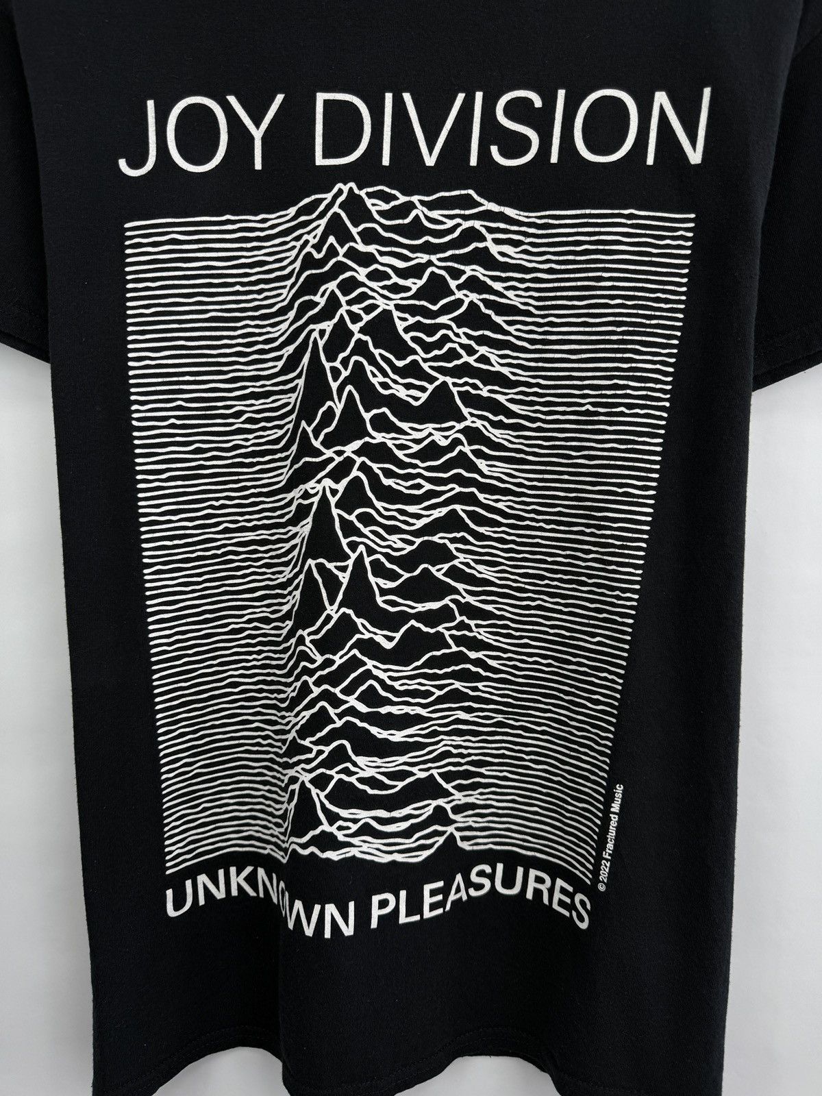 Band Tees × Joy Division × Vintage 🇬🇧 Joy Division Unknown Pleasures 2022 Fractured Music Tee Size US M / EU 48-50 / 2 - 4 Thumbnail