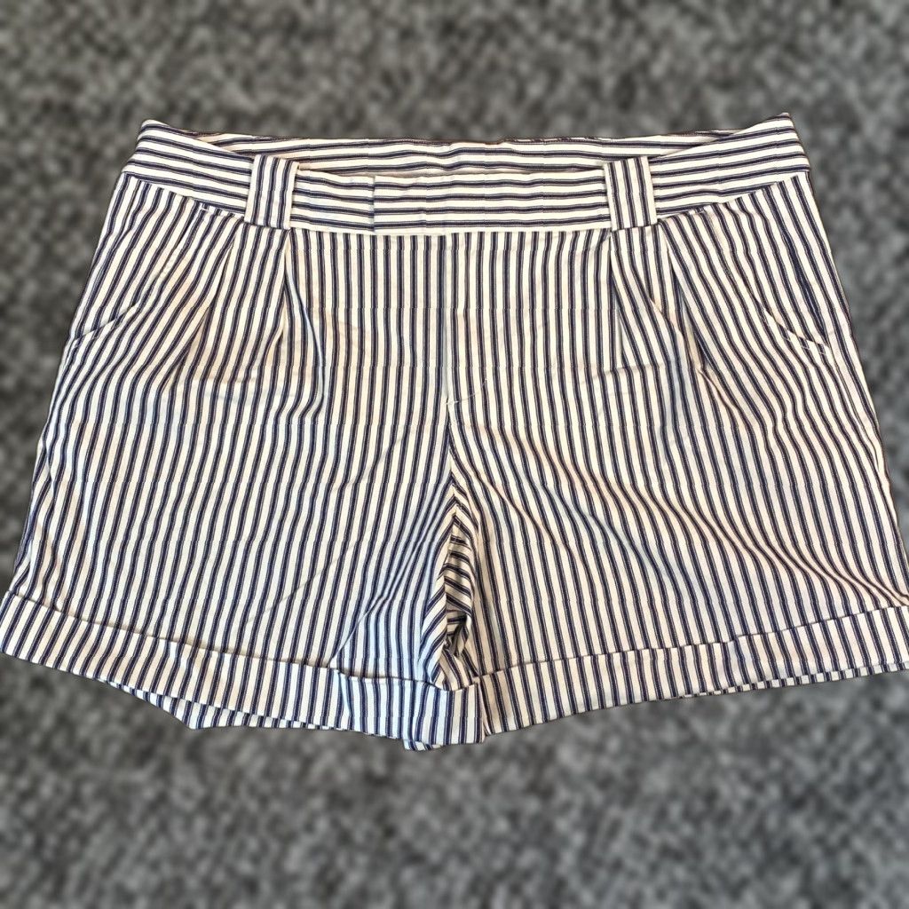Lands' End Lands' End Womens 20W Striped Pleated Tailored Shorts Navy White Classic Short Size 42" / US 20 - 1 Thumbnail