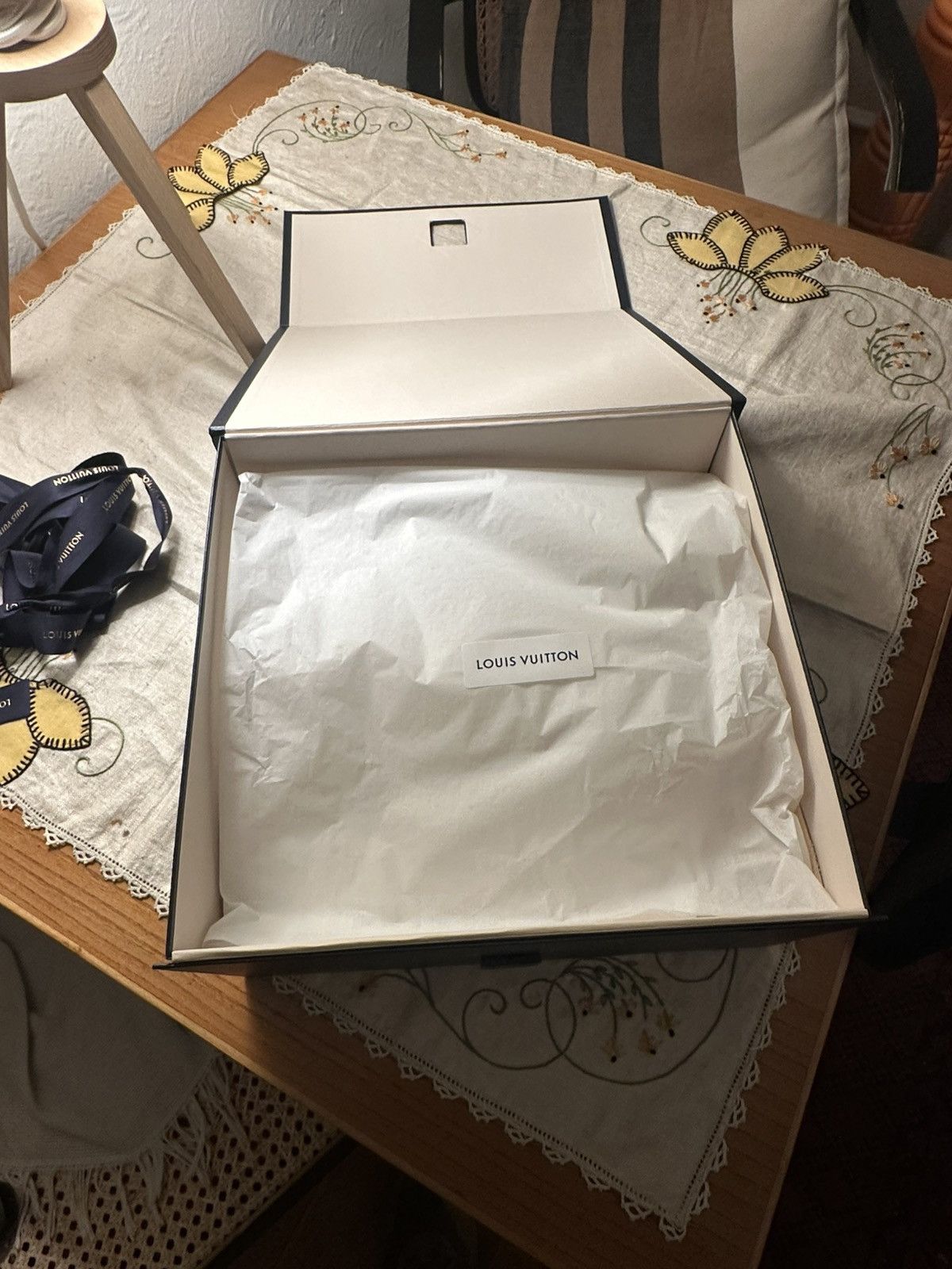 Louis Vuitton Louis Vuitton District Messenger Bag Size ONE SIZE - 9 Thumbnail