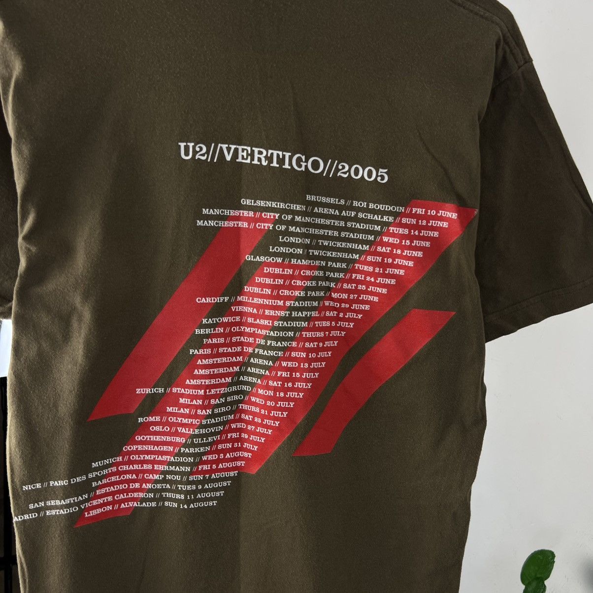 Band Tees Vintage 2005 U2 Big Logo Rock Band Tour T-Shirt Size US M / EU 48-50 / 2 - 6 Thumbnail