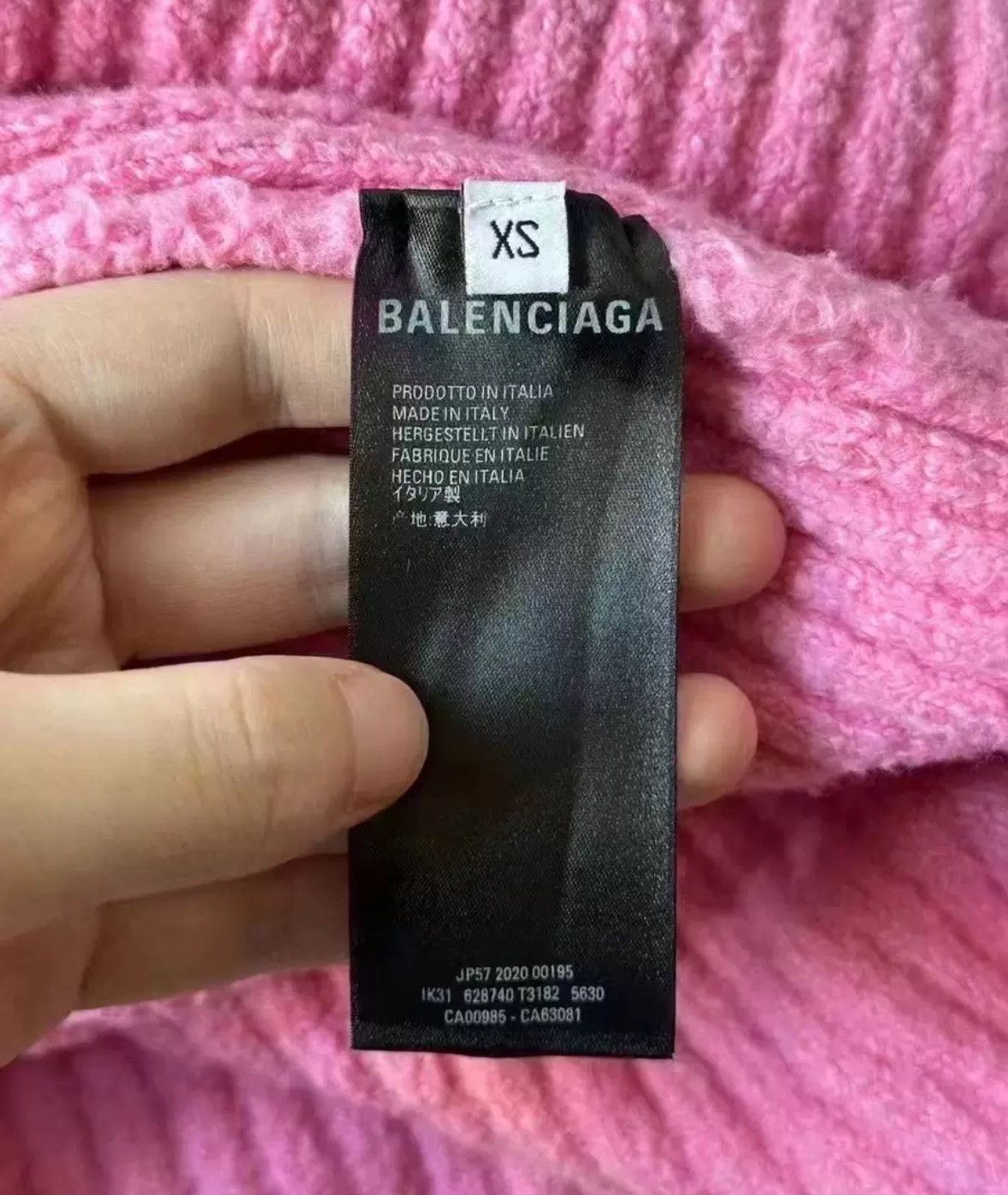 Balenciaga Balenciaga Pink Teddy Sweater2412-Nextarrow Size US XS / EU 42 / 0 - 4 Thumbnail