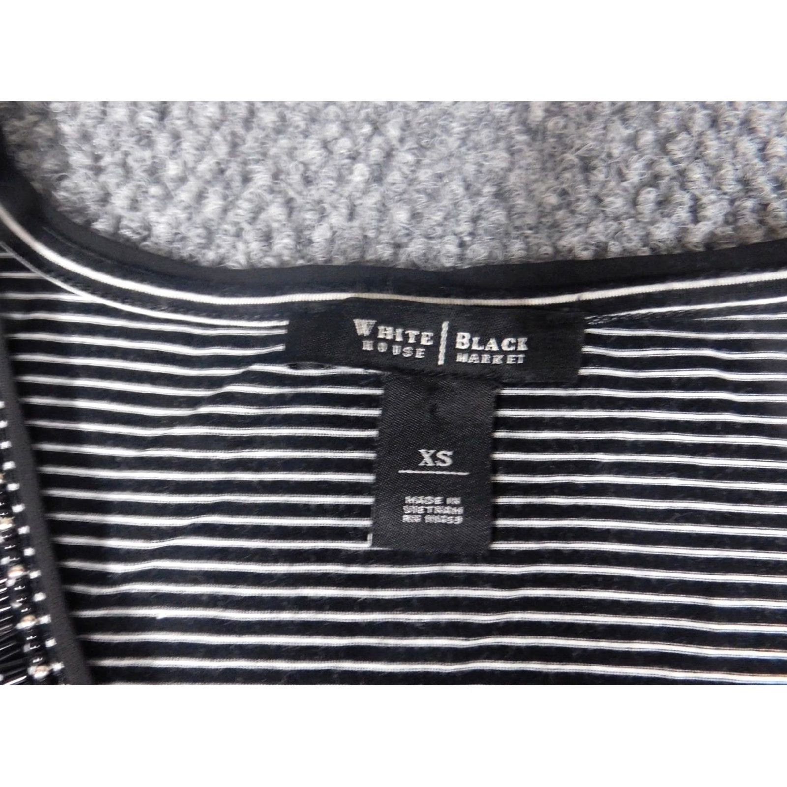 White House Black Market White House Black Market Tank Womens XS Black Crew Neck Pullover Stretch Casual Tank Top Black Solid Size XS / US 0-2 / IT 36-38 - 4 Thumbnail