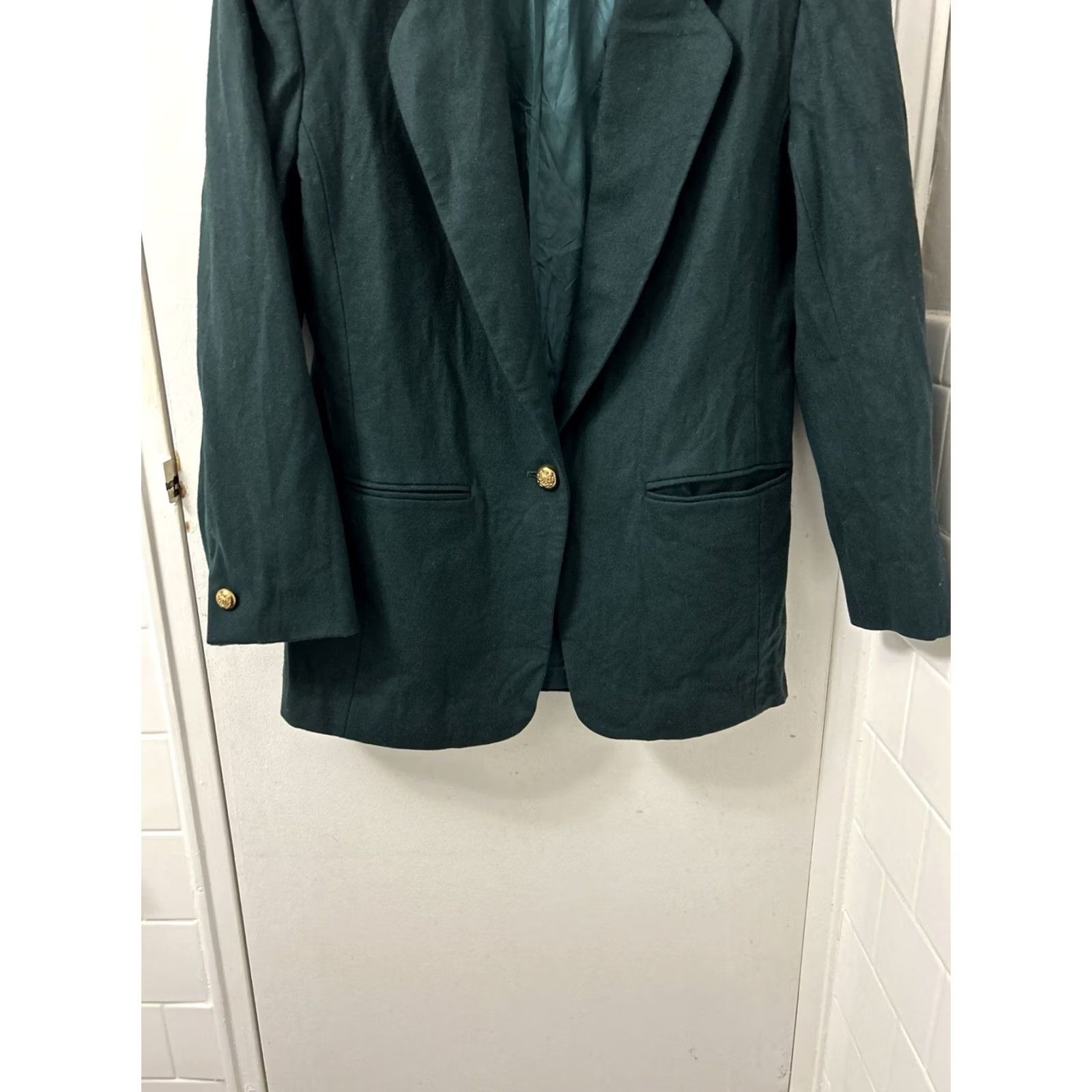 Pendleton VTG Pendleton Blazer Jacket Womens Size 10 100% Wool Made in USA Green Notch Lapel One-Button Single-Breasted Satin Lined 28” mid-length Size L / US 10 / IT 46 - 3 Thumbnail