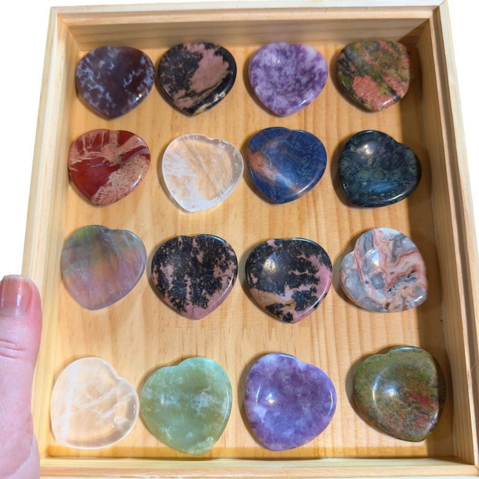 The Unbranded Brand 1pc Hand Carved Natural Gemstone Mini Heart Pocket Stone Size ONE SIZE - 1 Thumbnail