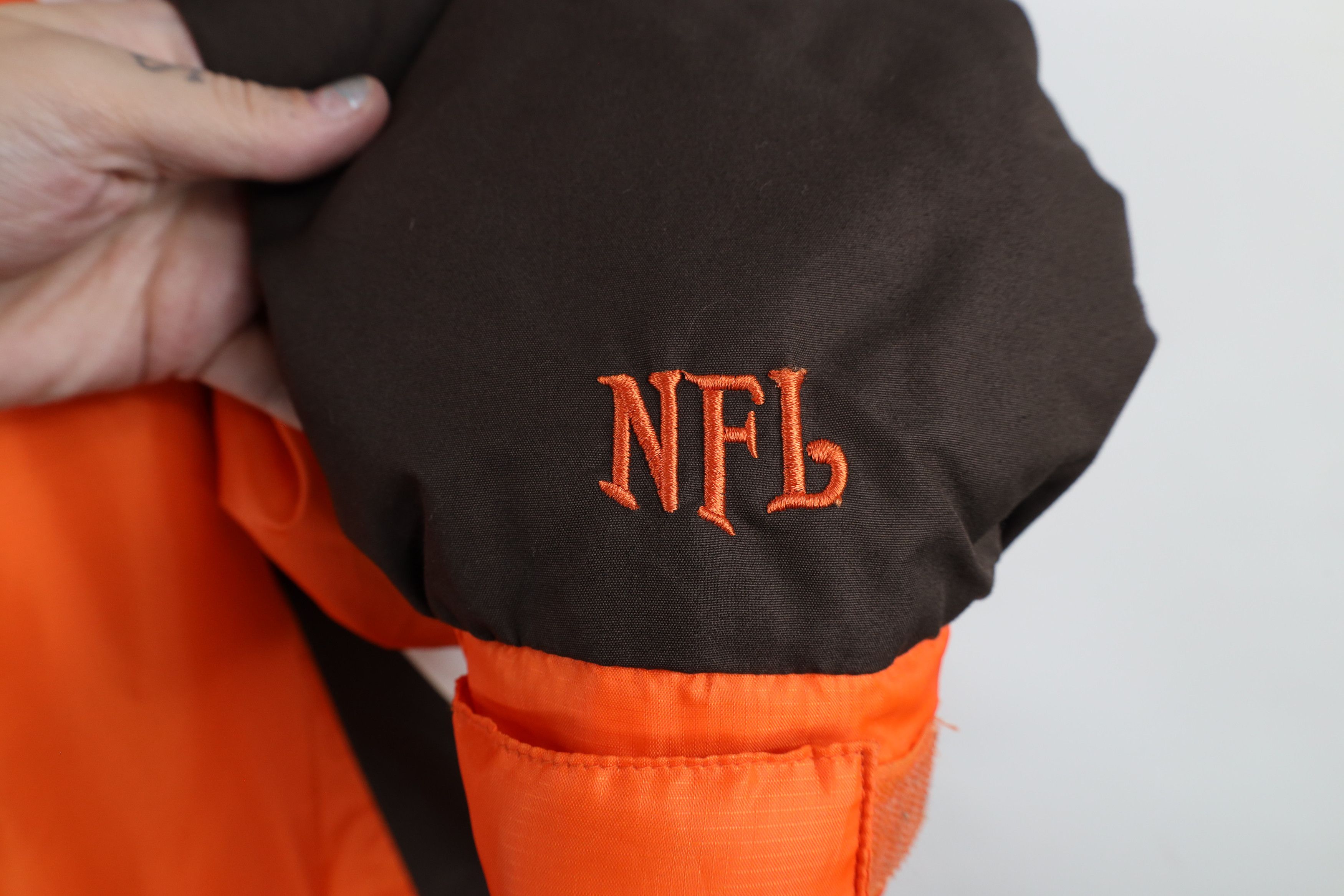 Vintage Vintage 90s Cleveland Browns Football Hooded Jacket Size US XL / EU 56 / 4 - 5 Thumbnail