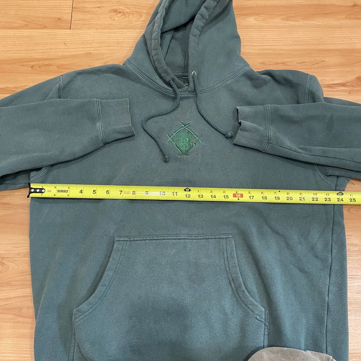 Hollow Squad × Xavier Wulf / Hollow Squad Xavier Wulf Hollowsquad Green Wolf embroidered hoodie large Size US L / EU 52-54 / 3 - 10 Thumbnail