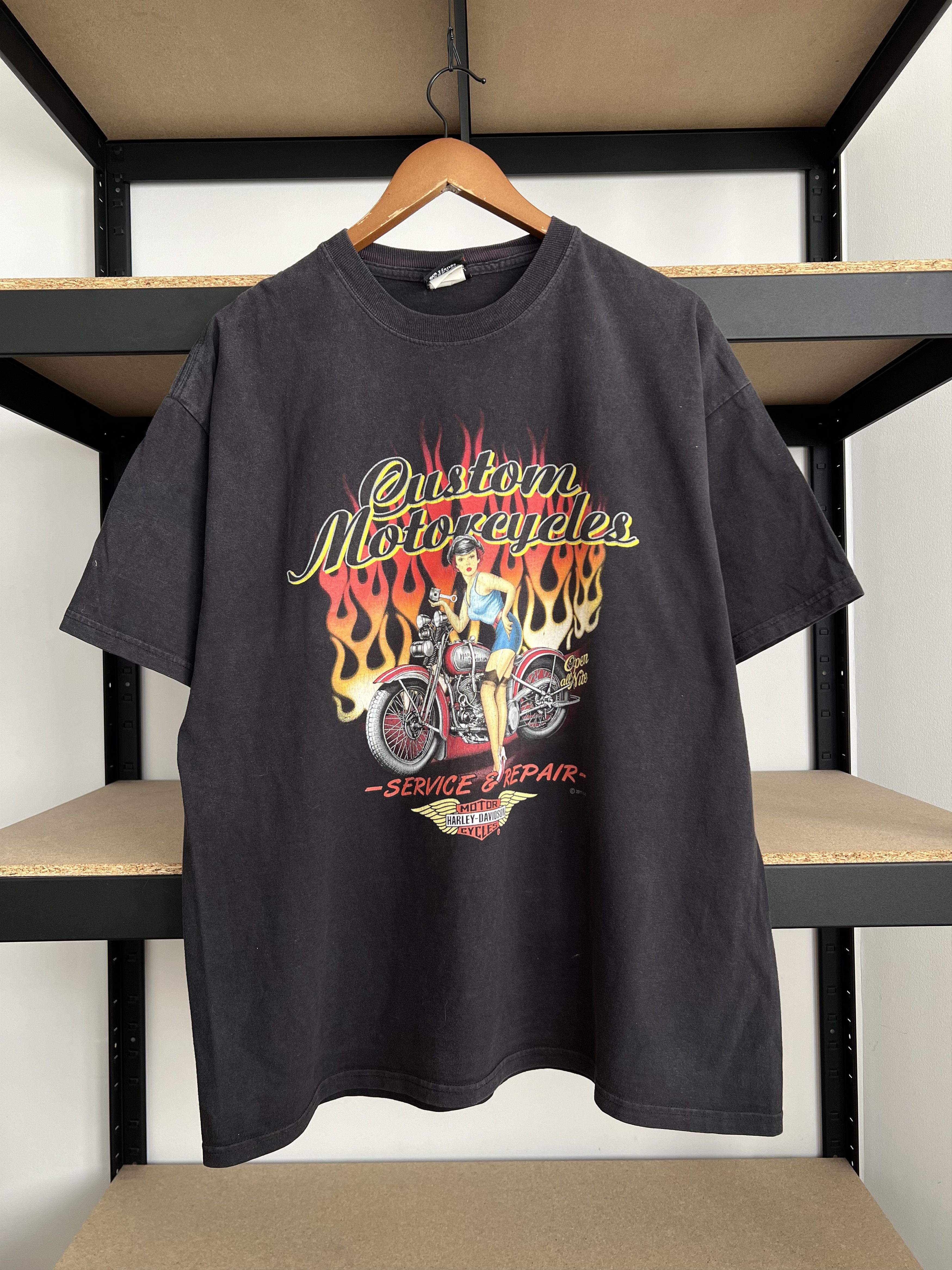 Harley Davidson Vintage 2011 Harley Davidson Sexy Girl Flame Fire T-shirt Size US XL / EU 56 / 4 - 1 Thumbnail