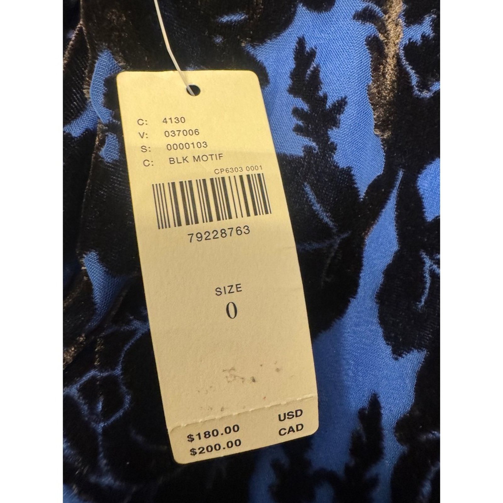 Anthropologie Anthropologie "BLK MOTIF" Velvet Burnout Mock Neck Bell Size S / US 4 / IT 40 - 6 Thumbnail