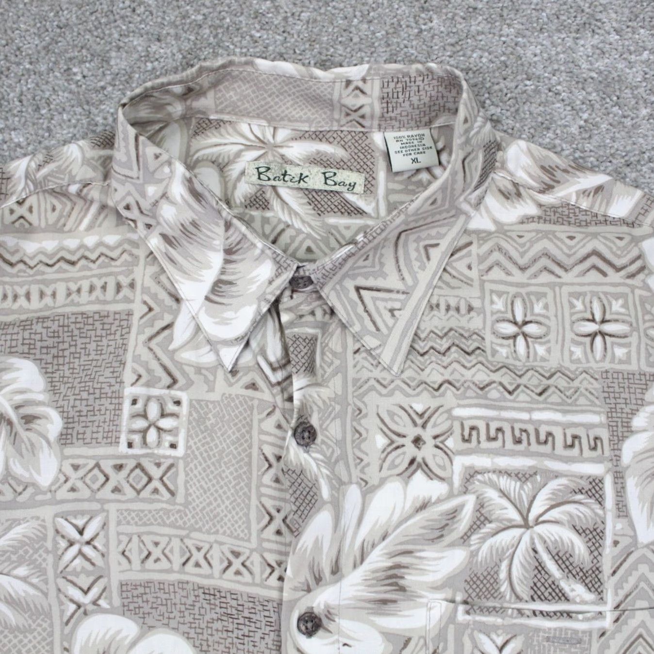 Vintage Batik Bay Mens XL Batik Bay Hawaiian Shirt Tan Floral Geometric 100% Rayon S/S Button Up Size US XL / EU 56 / 4 - 5 Thumbnail