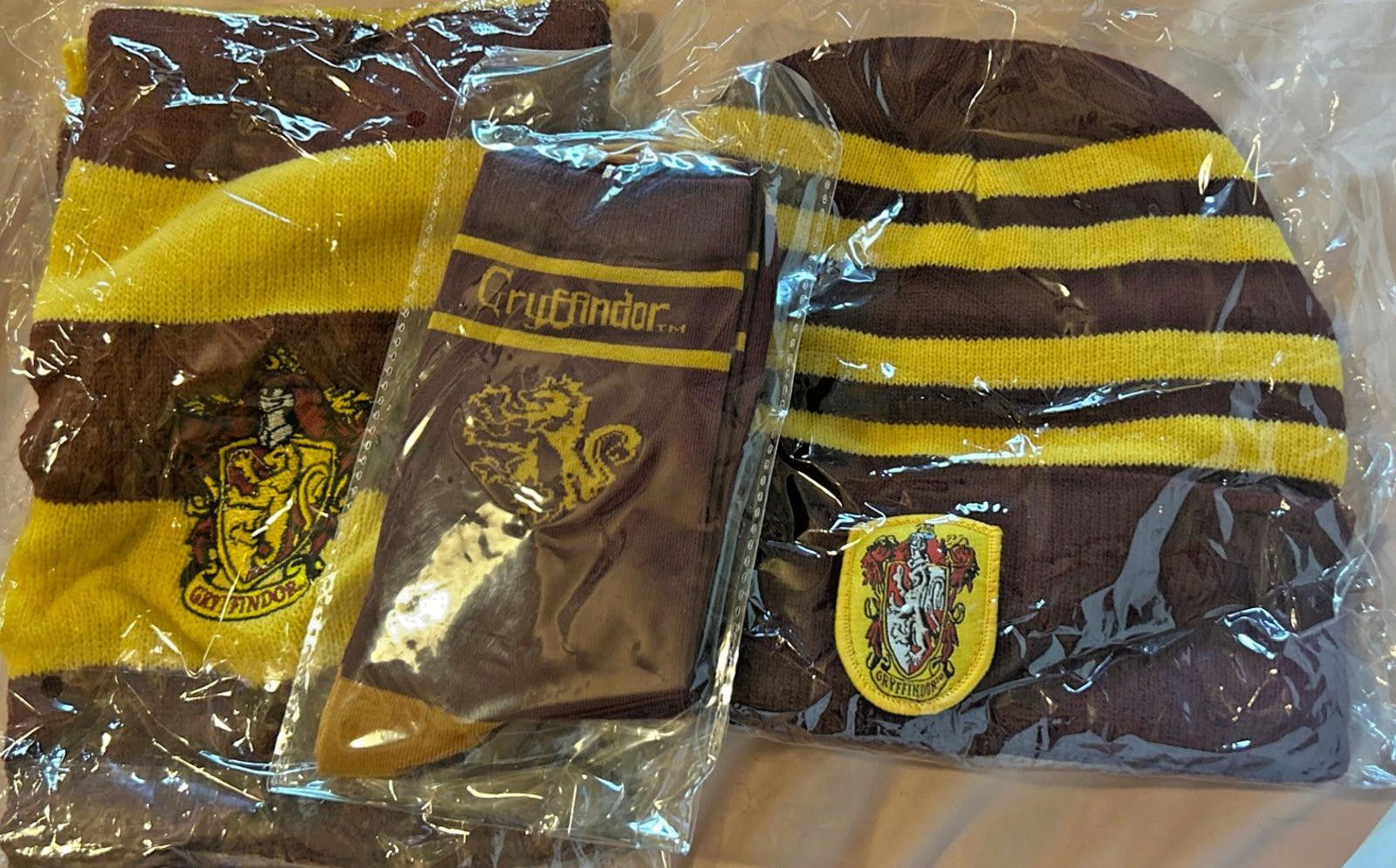 Designer Harry Potter Scarf Beanie Socks Gryffindor Knit 3pc Size ONE SIZE - 1 Thumbnail