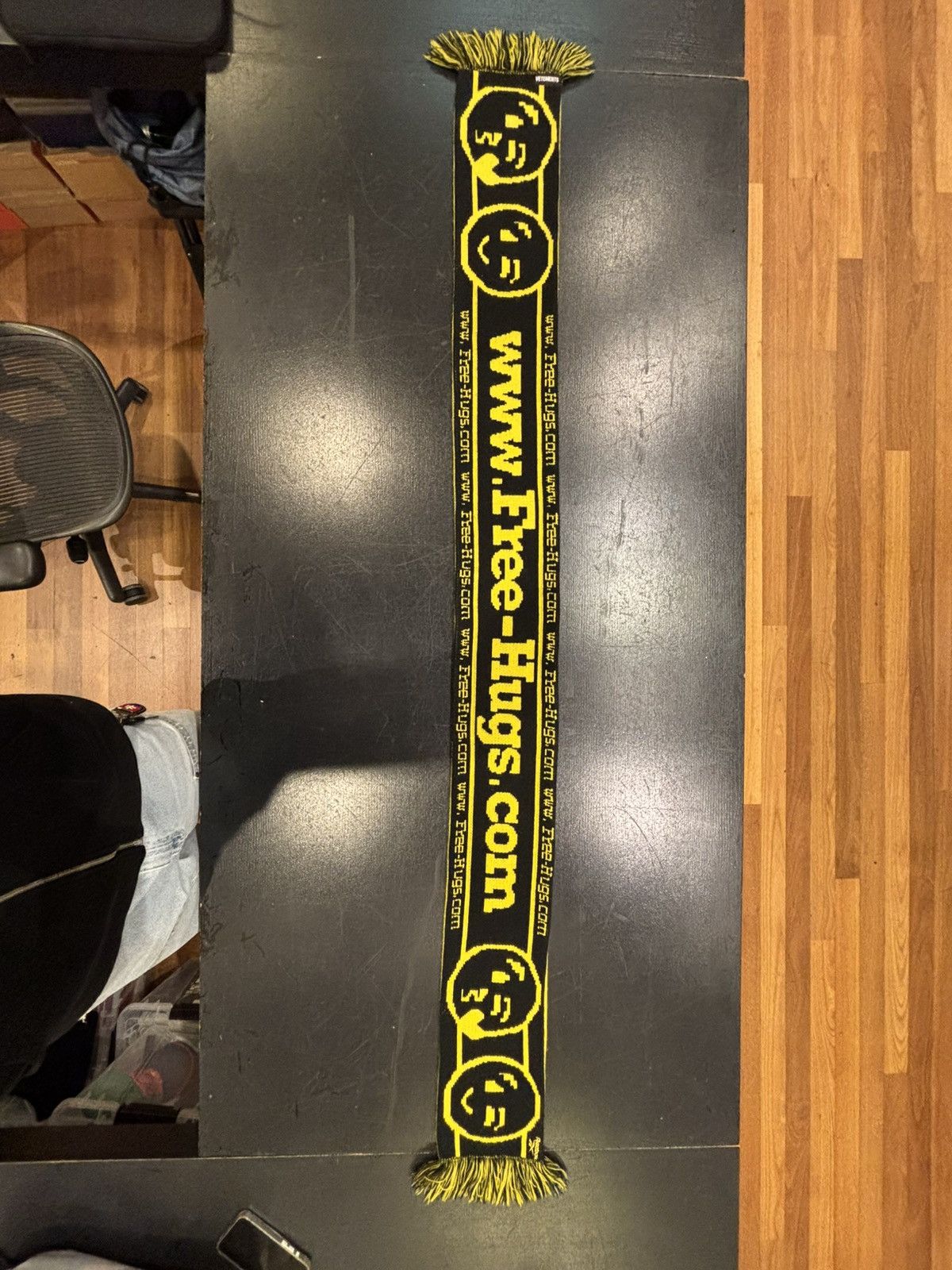 Reebok × Vetements Reebok X Vetements Hugs.com Knit Scarf Size ONE SIZE - 4 Thumbnail