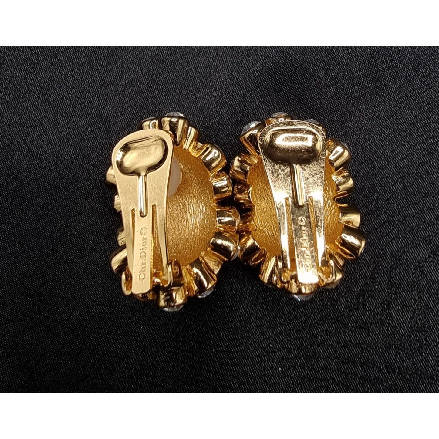 Vintage Rare Find Vintage CHRISTIAN DIOR 1990s Gold-Tone Clip-On Ear Size ONE SIZE - 7 Thumbnail