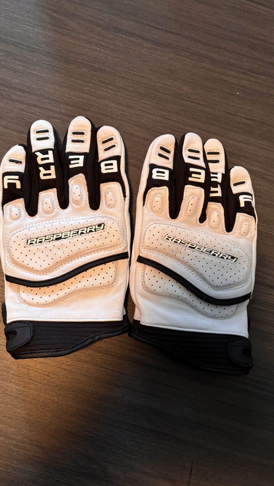 The GV Gallery Gv Gallery Raspberry Moto Gloves Size ONE SIZE - 3 Thumbnail