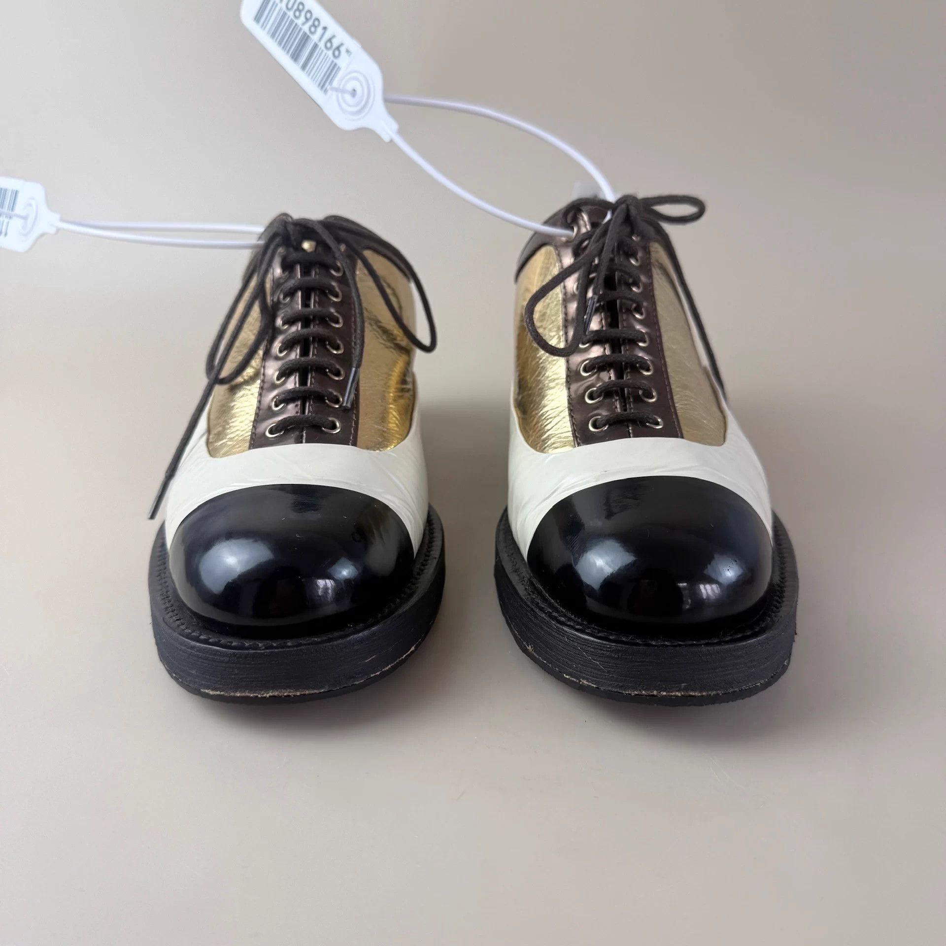 Chanel CHANEL Platinum Lace-Up CC Gold Logo Derby Shoe EU 37 Size US 6 / IT 36 - 2 Thumbnail