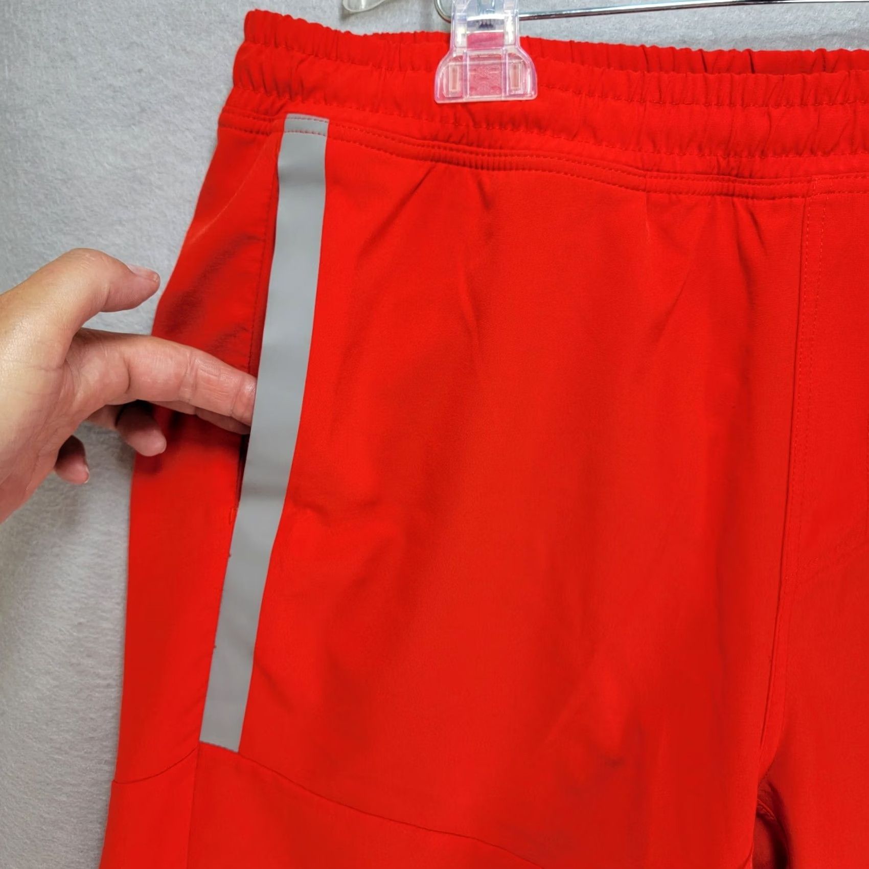 Fabletics Fabletics Shorts Mens S Red Reflective Lined Stretch Workout Gym Run Pockets Size US 29 - 2 Thumbnail