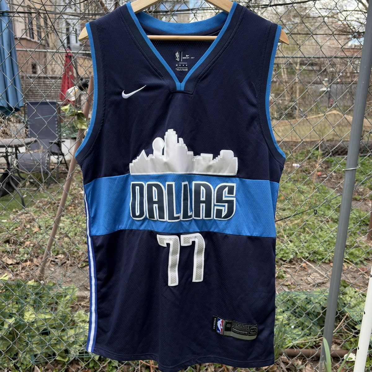 Nike Nike NBA Dallas Mavericks Luka Dončić Skyline Jersey Size US M / EU 48-50 / 2 - 1 Thumbnail