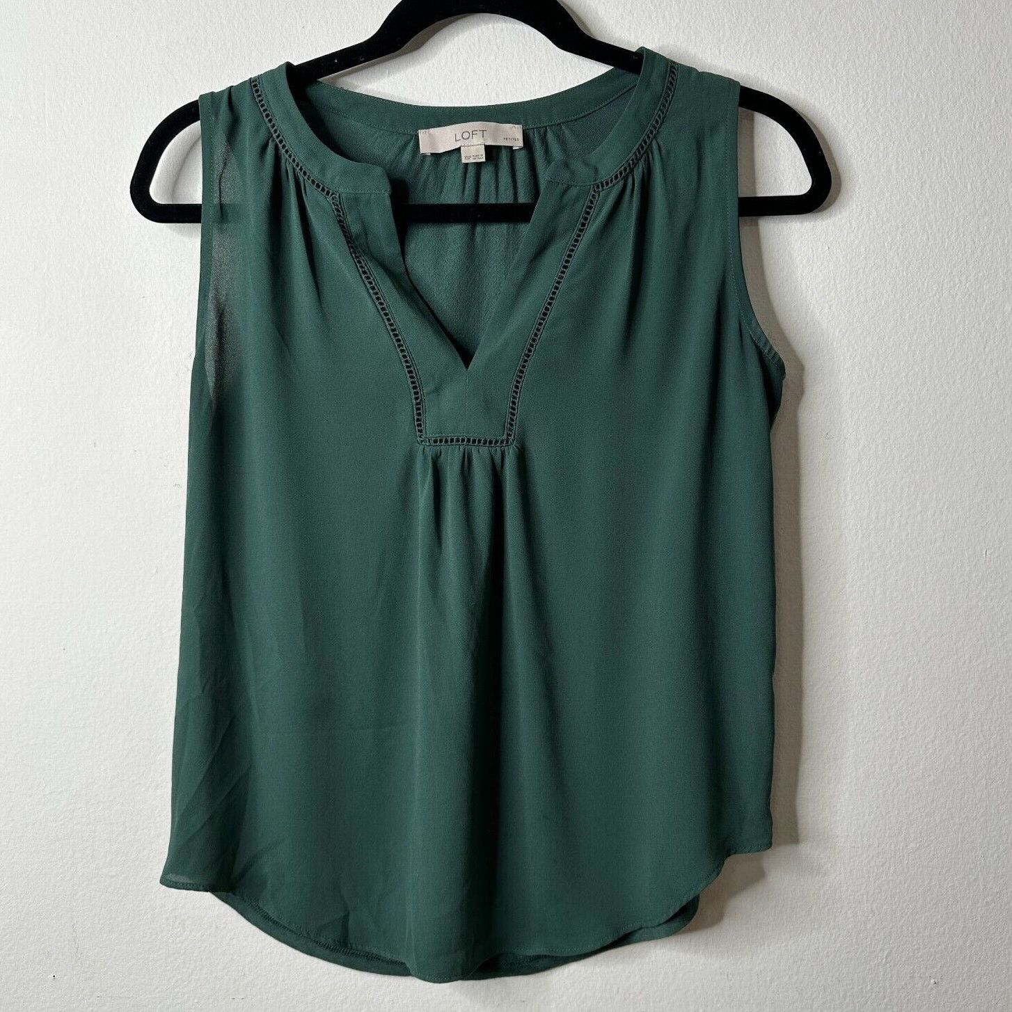 Loft Loft Sage Green Split V-Neck Sleeveless Tank Blouse XS Size XS / US 0-2 / IT 36-38 - 1 Thumbnail