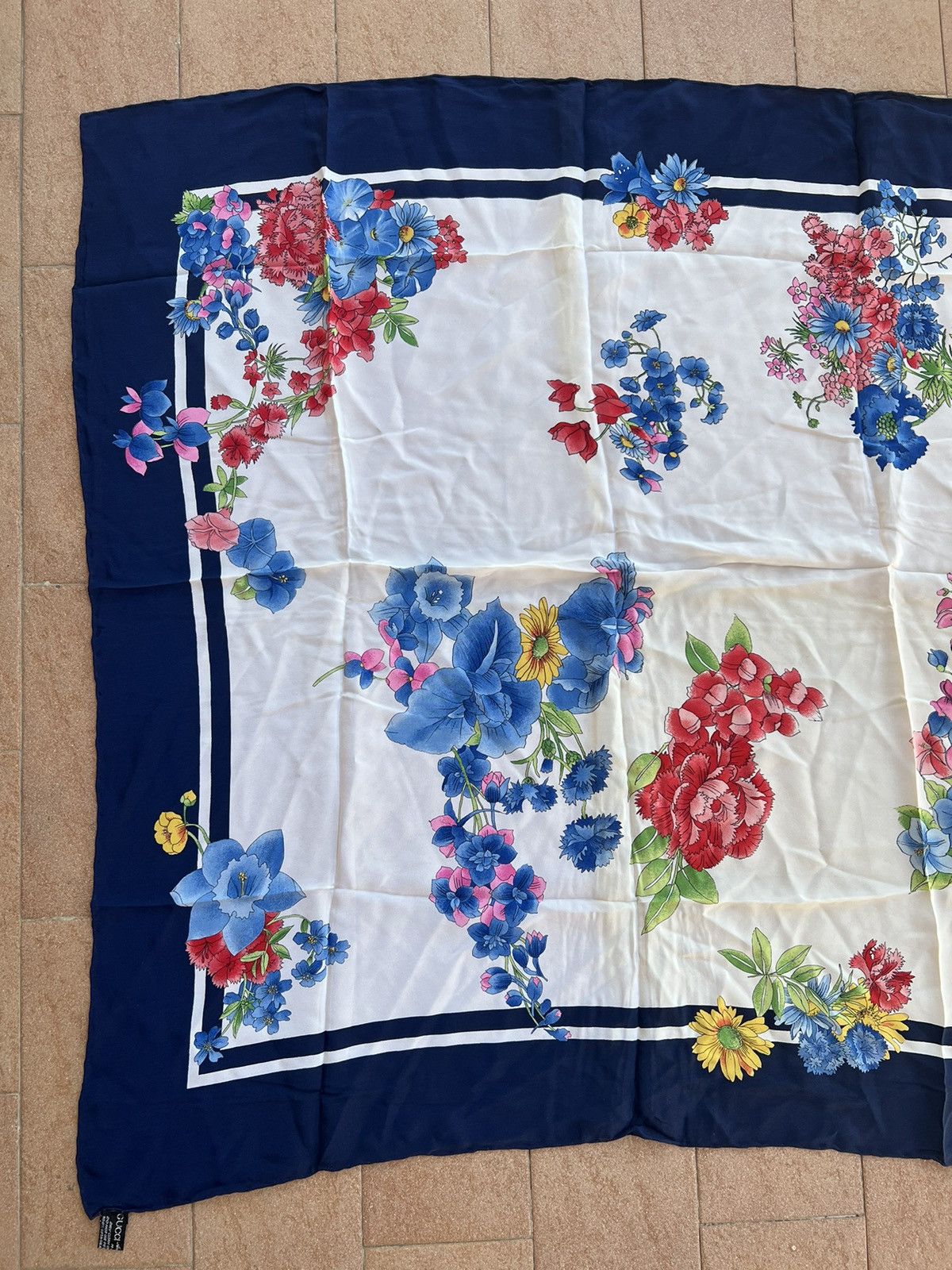 Gucci Vintage Gucci Flower Silk Skarf Size ONE SIZE - 2 Thumbnail